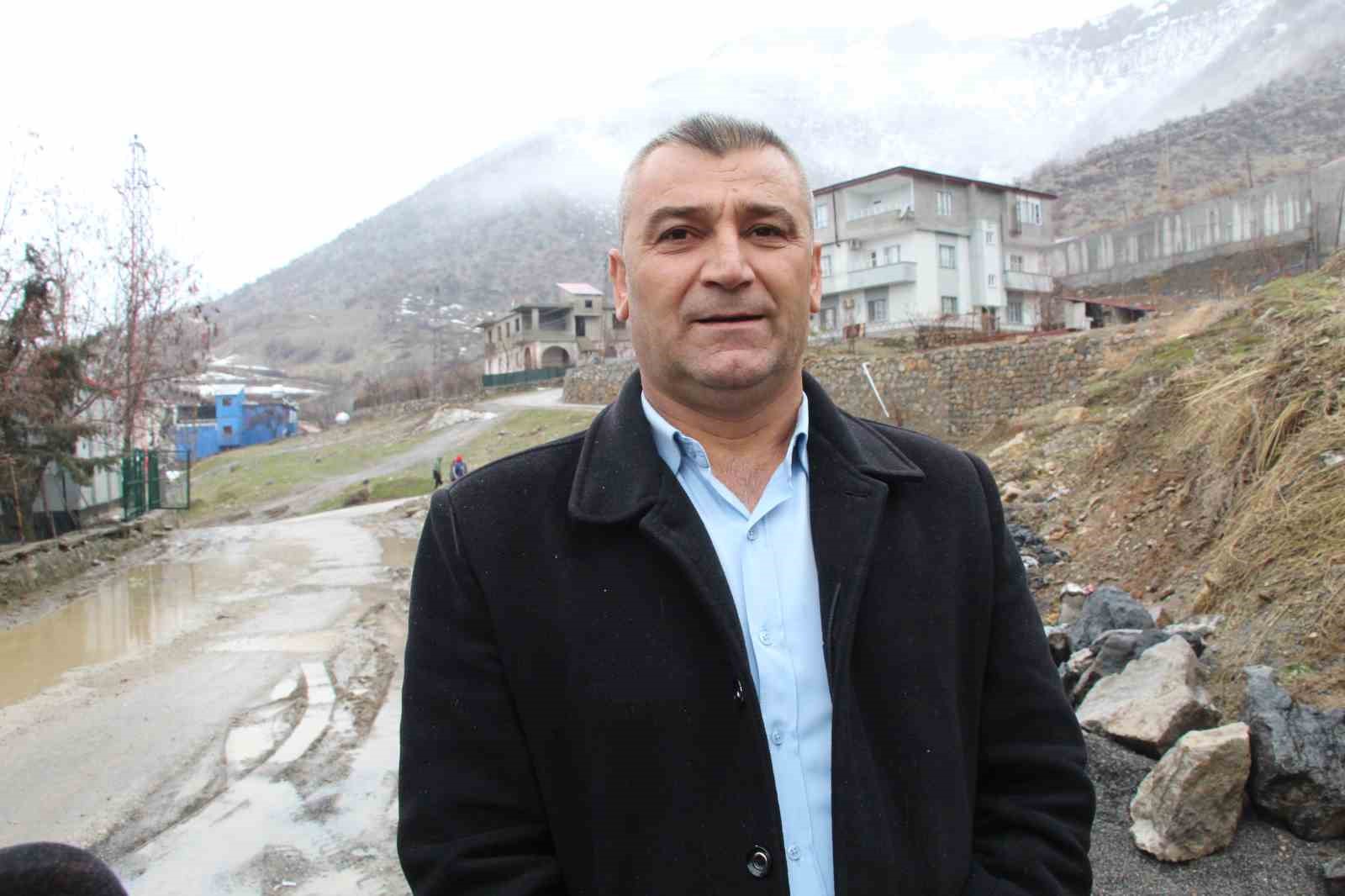 Chicago’da ev bakarken, kendini Şırnak’ta buldu
Chicago’da ev bakarken, kendini Şırnak’ta buldu