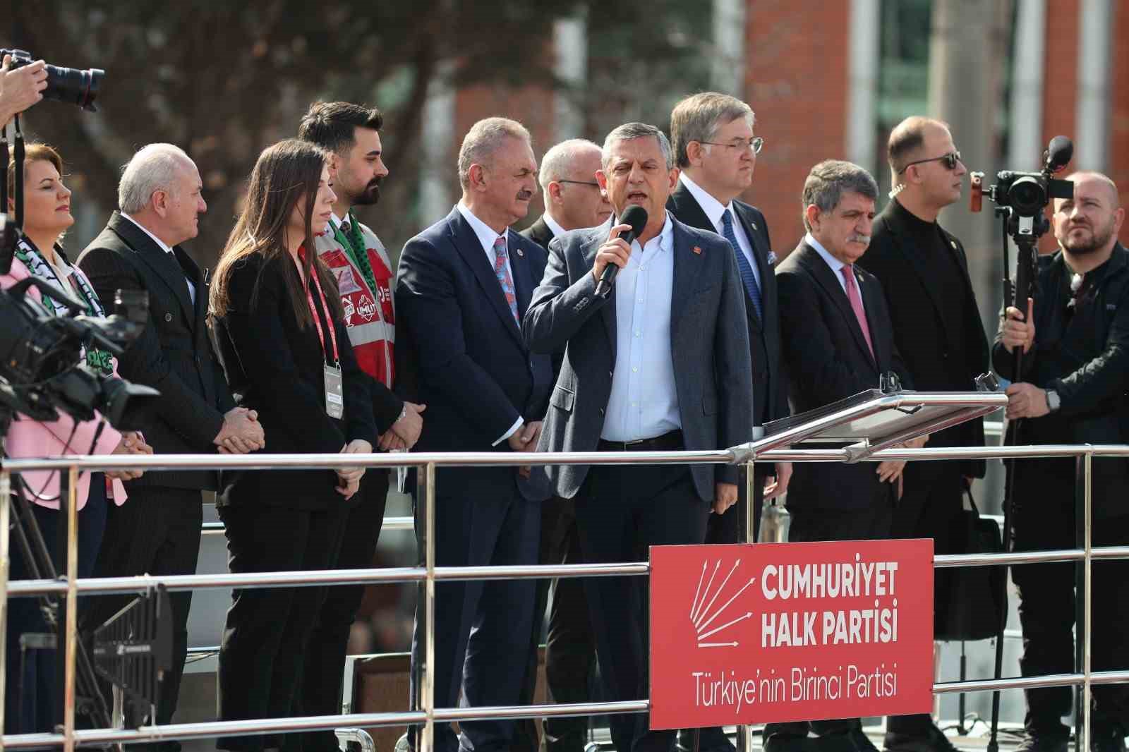 CHP Genel Başkanı Özel: "1999’dan bu yana Kocaeli Büyükşehir Belediyesi’ni kazanamadık ama kusuru kendimizde aradık"
