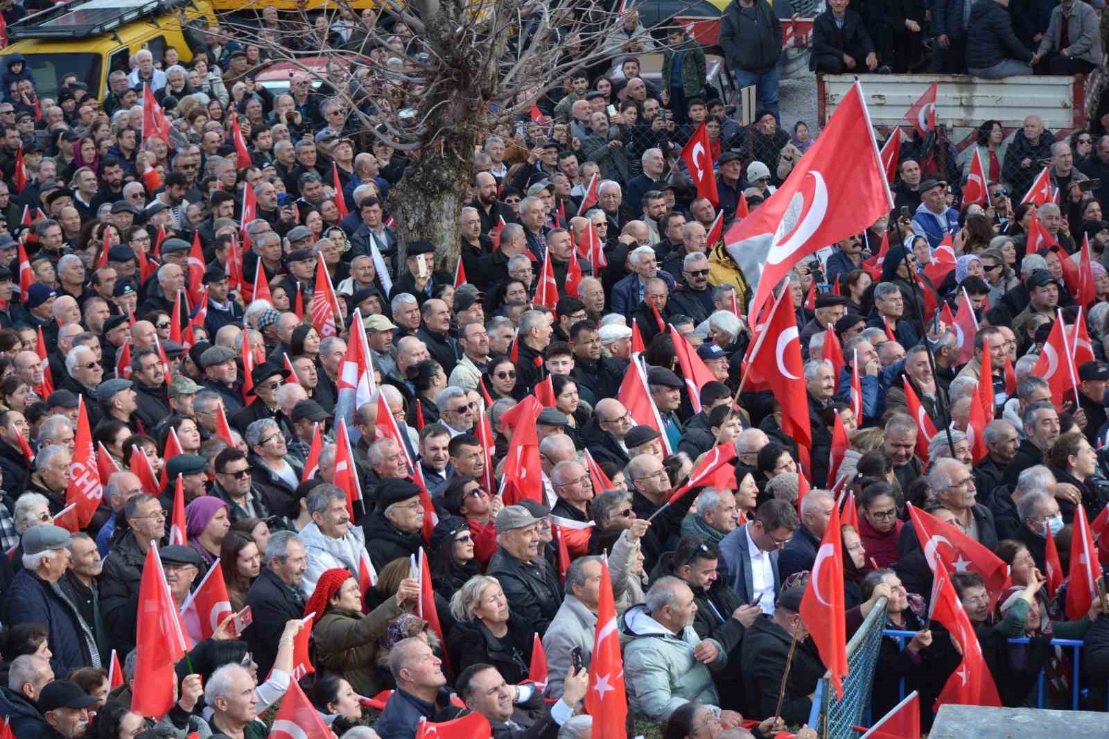 CHP Genel Başkanı Özel: "47 yıl ikinci parti kalan ama millete saygısını kaybetmeyen siyasetin adı Cumhuriyet Halk Partisi’dir"
CHP Genel Başkanı Özel: "47 yıl ikinci parti kalan ama millete saygısını kaybetmeyen siyasetin adı Cumhuriyet Halk Partisi’dir"