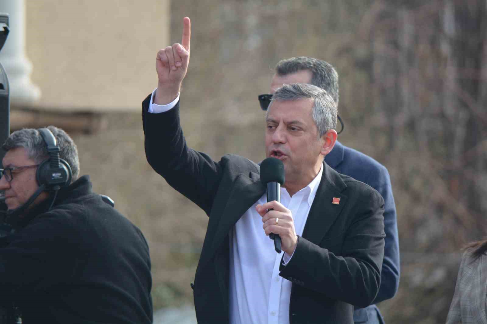 CHP Genel Başkanı Özel: "47 yıl ikinci parti kalan ama millete saygısını kaybetmeyen siyasetin adı Cumhuriyet Halk Partisi’dir"
CHP Genel Başkanı Özel: "47 yıl ikinci parti kalan ama millete saygısını kaybetmeyen siyasetin adı Cumhuriyet Halk Partisi’dir"