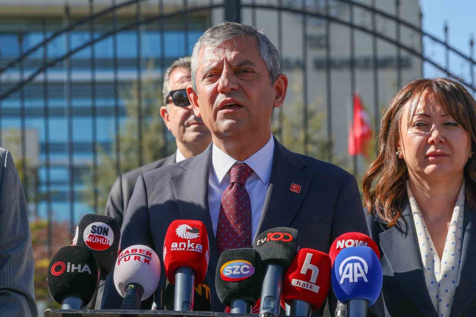 CHP Genel Başkanı Özel: "Anayasa Mahkemesi, Türkiye’de herkesin, her türlü tartışmadan uzak tutması gereken bir mahkeme"
