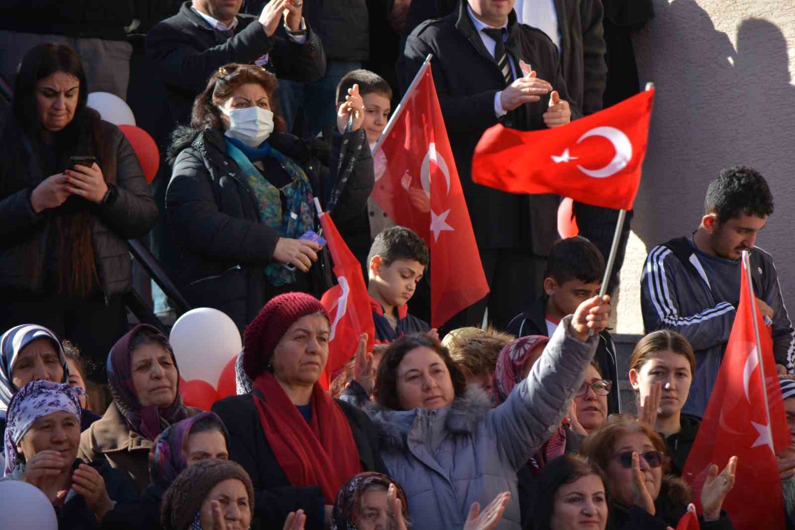 CHP Genel Başkanı Özel: "Bunların kötü sözlerine kulağımızı tıkıyoruz, milletimizin gözünün içine bakıyoruz"
CHP Genel Başkanı Özel: "Bunların kötü sözlerine kulağımızı tıkıyoruz, milletimizin gözünün içine bakıyoruz"