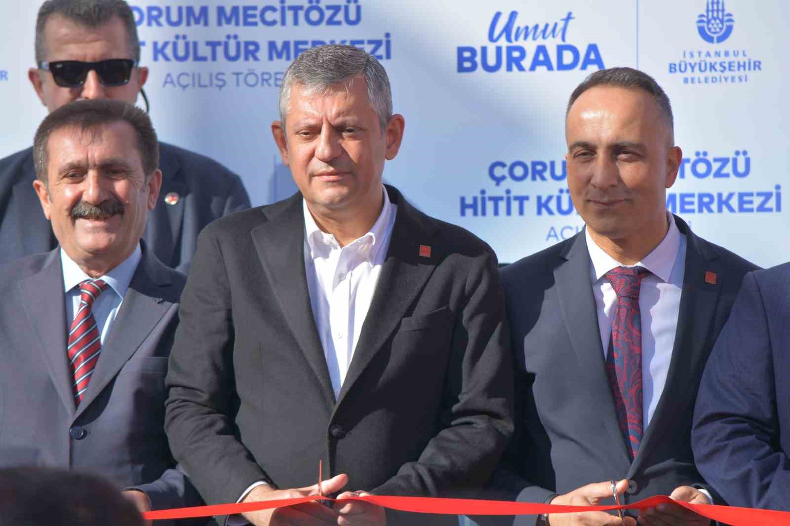 CHP Genel Başkanı Özel: "Bunların kötü sözlerine kulağımızı tıkıyoruz, milletimizin gözünün içine bakıyoruz"
CHP Genel Başkanı Özel: "Bunların kötü sözlerine kulağımızı tıkıyoruz, milletimizin gözünün içine bakıyoruz"