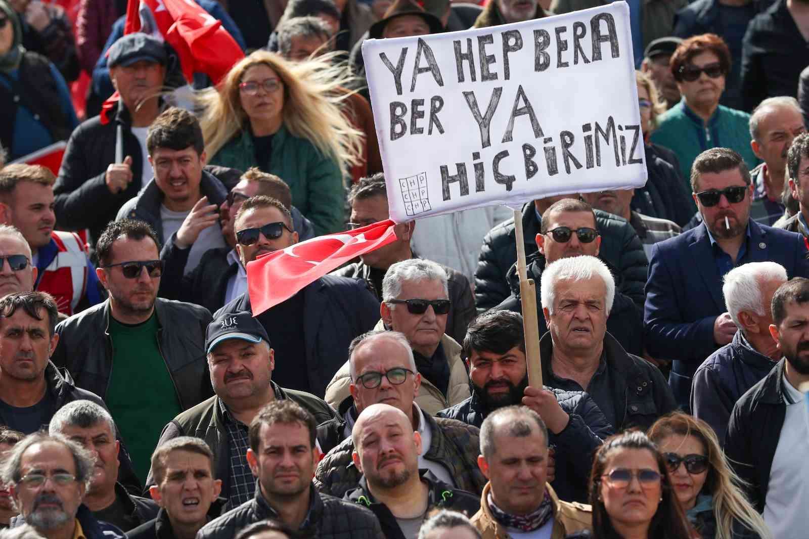 CHP Genel Başkanı Özel: "Egeliler hem kendi evlatlarına hem genel başkanlarına sahip çıktı"
