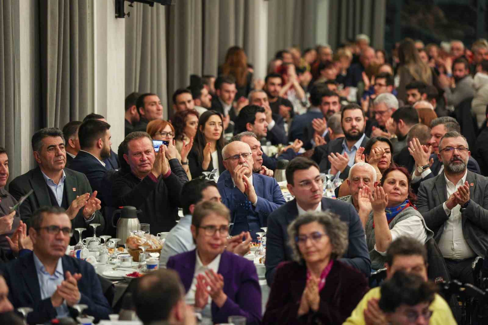 CHP Genel Başkanı Özel: "Filistin için verilen mücadeleye hem diplomatik desteği hem de insani desteği vermiş olan bir ülkeyiz"
CHP Genel Başkanı Özel: "Filistin için verilen mücadeleye hem diplomatik desteği hem de insani desteği vermiş olan bir ülkeyiz"