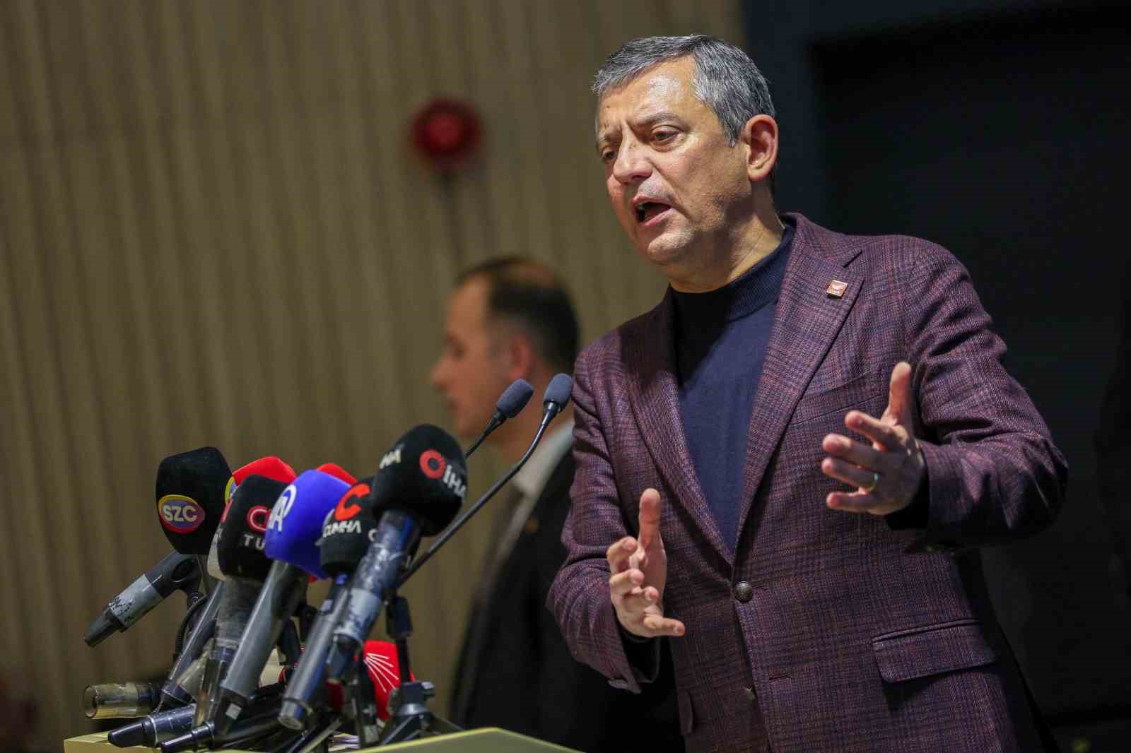 CHP Genel Başkanı Özel: "Filistin için verilen mücadeleye hem diplomatik desteği hem de insani desteği vermiş olan bir ülkeyiz"
CHP Genel Başkanı Özel: "Filistin için verilen mücadeleye hem diplomatik desteği hem de insani desteği vermiş olan bir ülkeyiz"