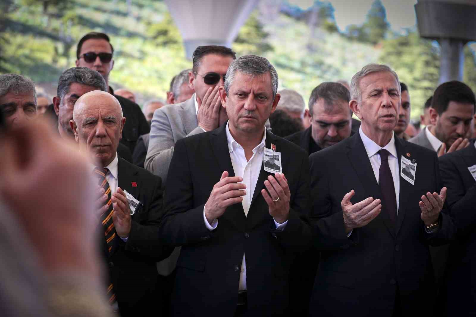 CHP Genel Başkanı Özel, gazeteci Yıldırım’ın cenaze törenine katıldı
