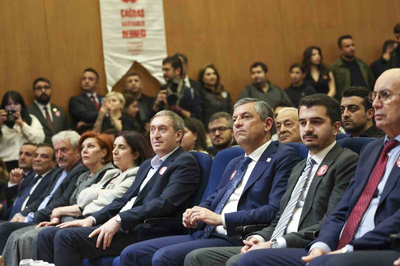 CHP Genel Başkanı Özel: "Gazetecilerin emeklerinin sömürülmediği bir Türkiye’ye ihtiyaç var"
