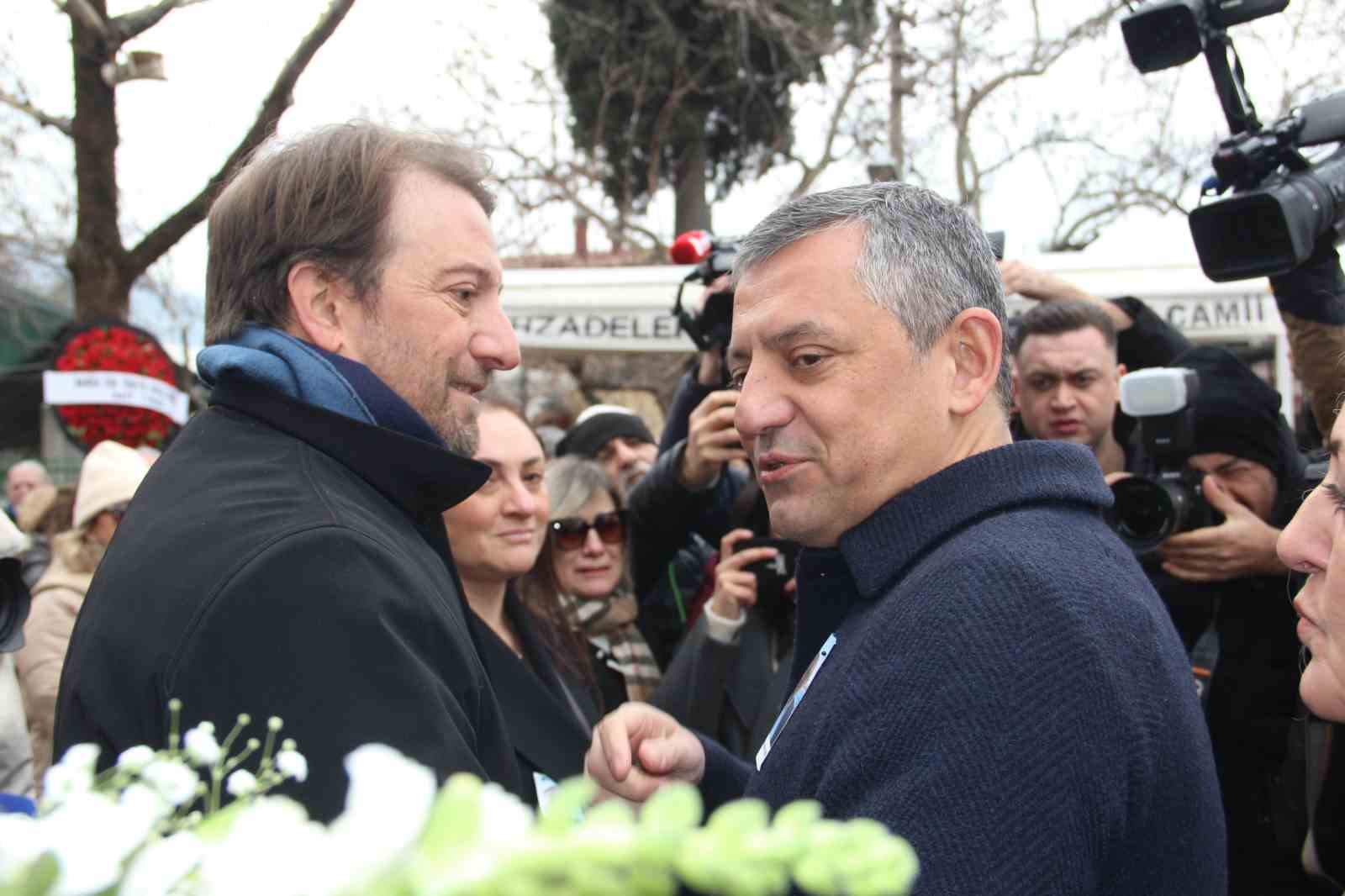 CHP Genel Başkanı Özel, Manisa’da cenaze namazına katıldı
