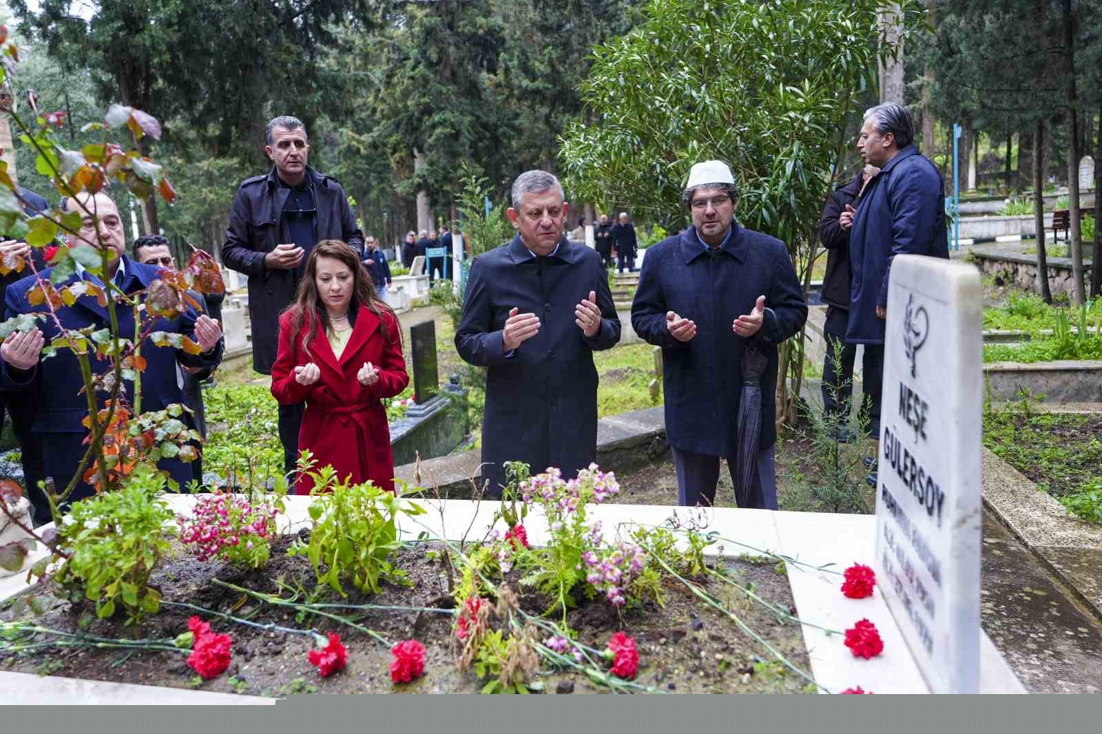 CHP Genel Başkanı Özel, memleketinde kabir ziyaretlerinde bulundu
