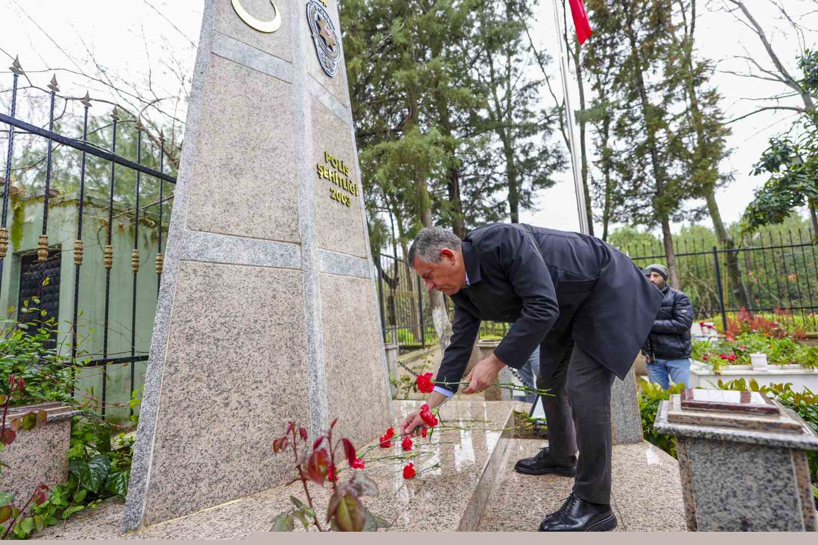 CHP Genel Başkanı Özel, memleketinde kabir ziyaretlerinde bulundu
