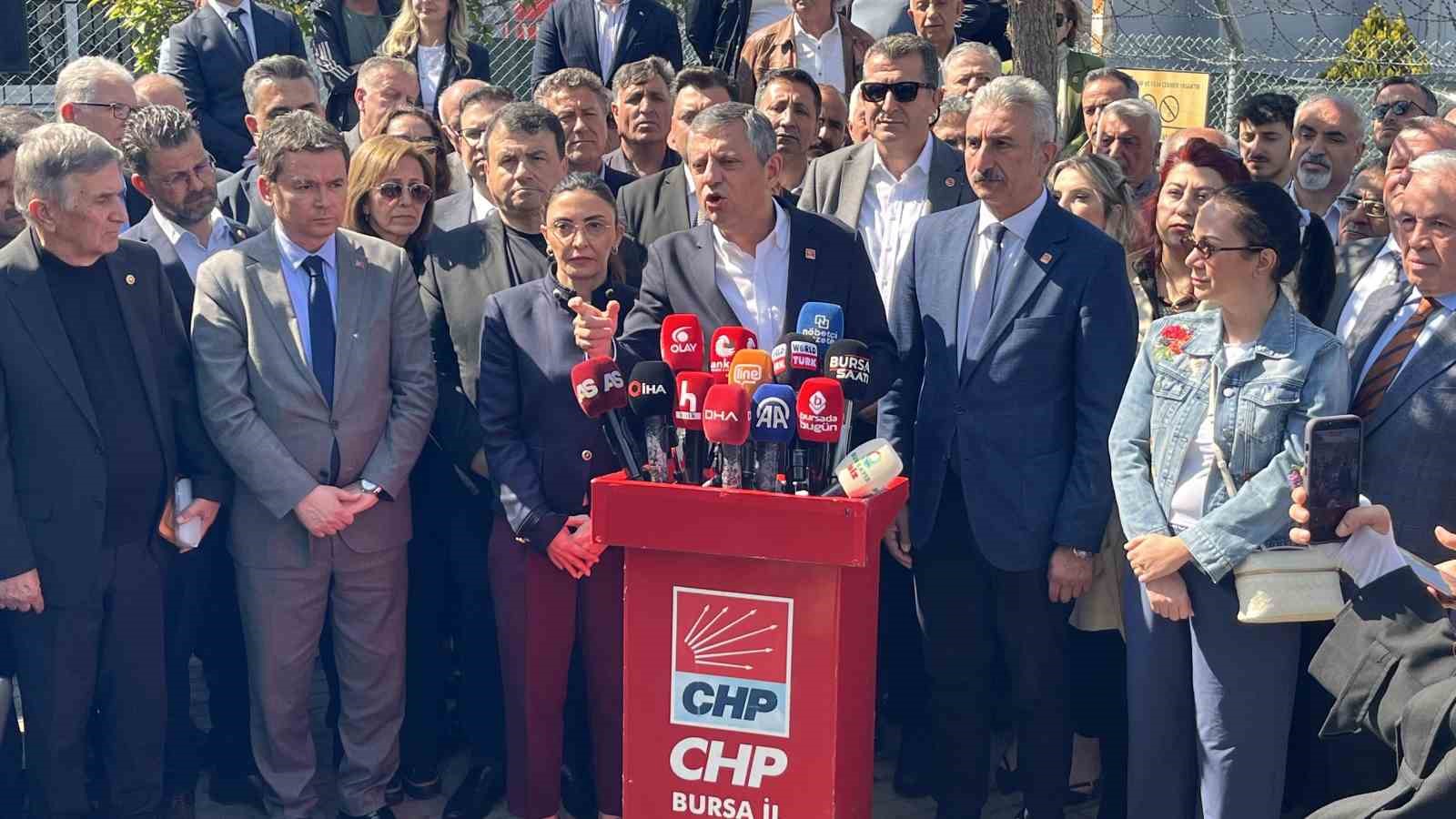 CHP Genel Başkanı Özel, tutuklu Mustafa Bozbey’i cezaevinde ziyaret etti
