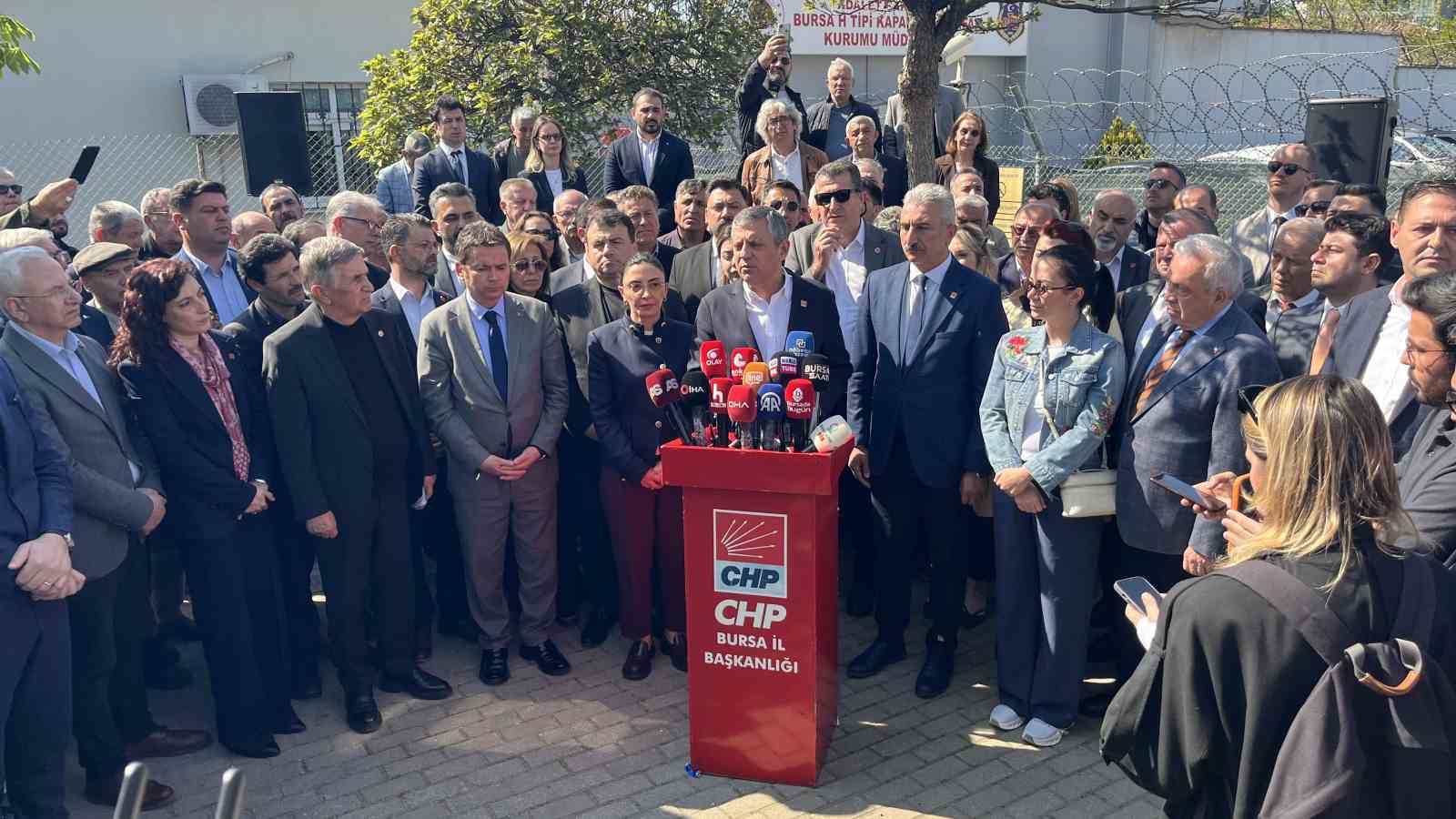 CHP Genel Başkanı Özel, tutuklu Mustafa Bozbey’i cezaevinde ziyaret etti
