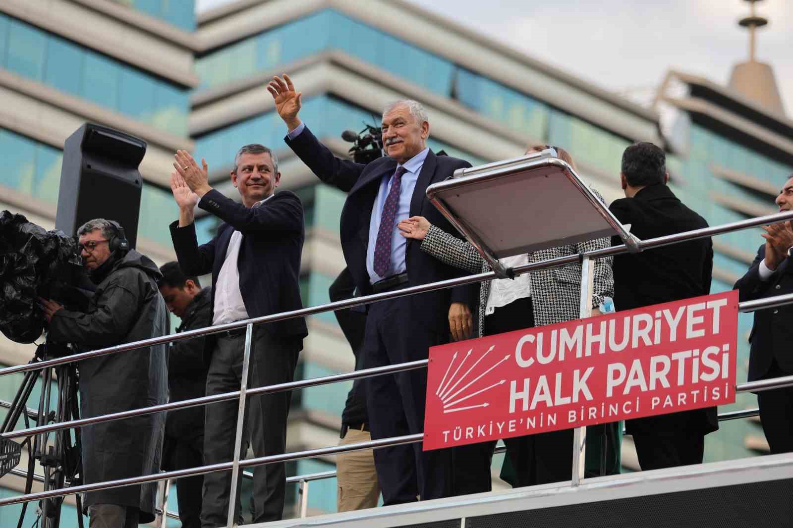 CHP Genel Başkanı Özel: "Tutuksuz ve adil bir yargılama sürecinin yaşanmasını bekliyoruz"
