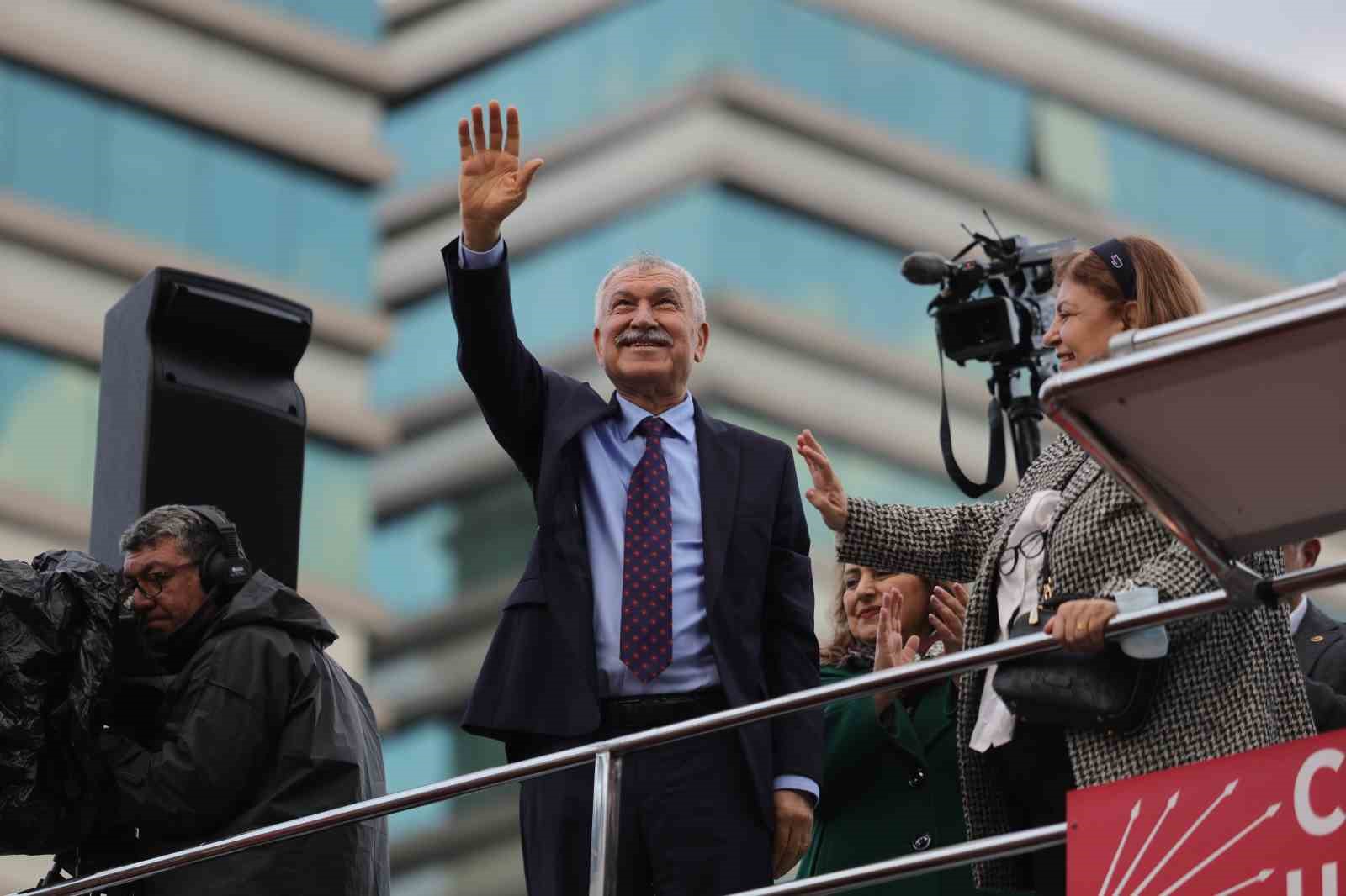 CHP Genel Başkanı Özel: "Tutuksuz ve adil bir yargılama sürecinin yaşanmasını bekliyoruz"
