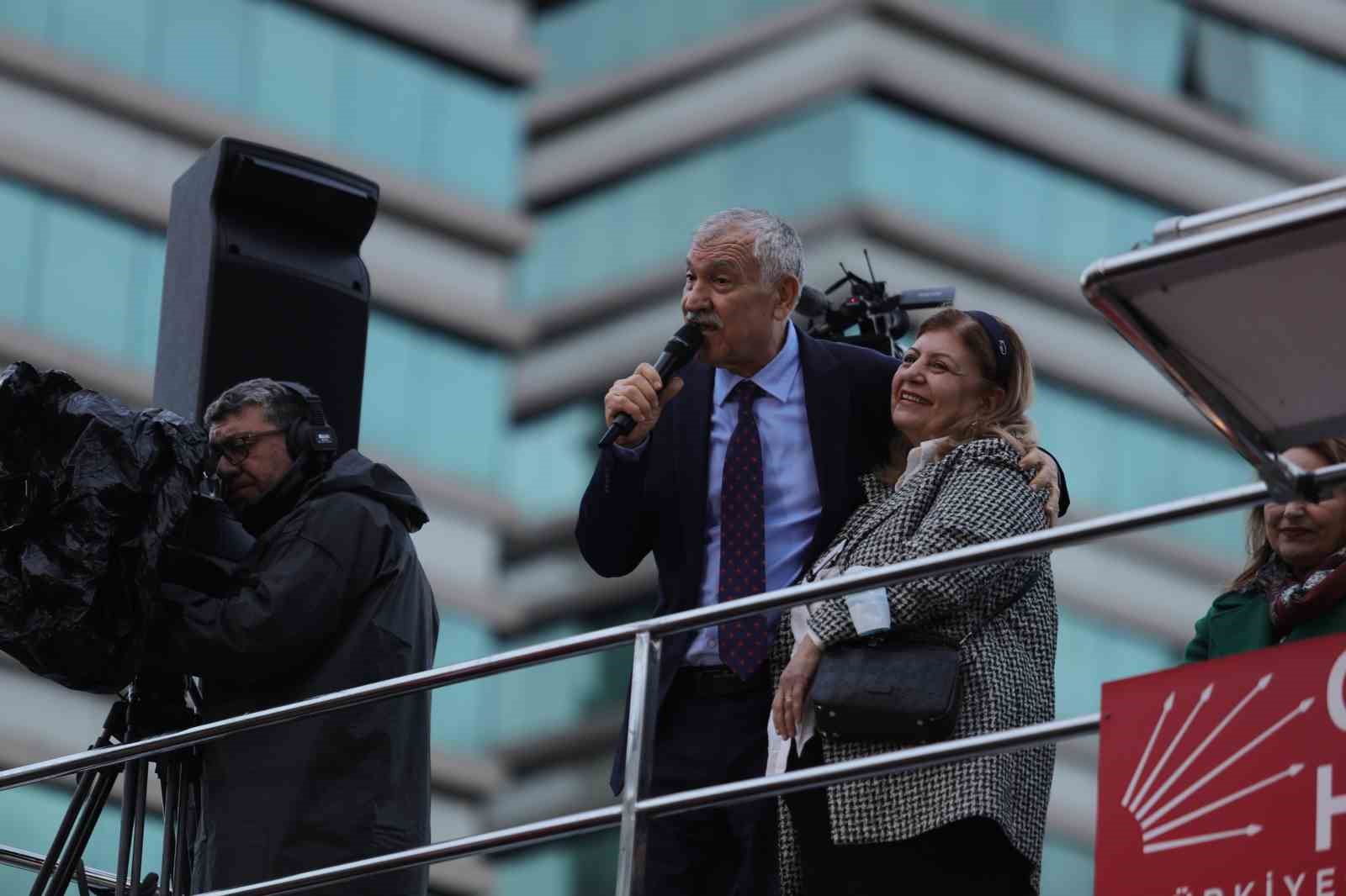 CHP Genel Başkanı Özel: "Tutuksuz ve adil bir yargılama sürecinin yaşanmasını bekliyoruz"
