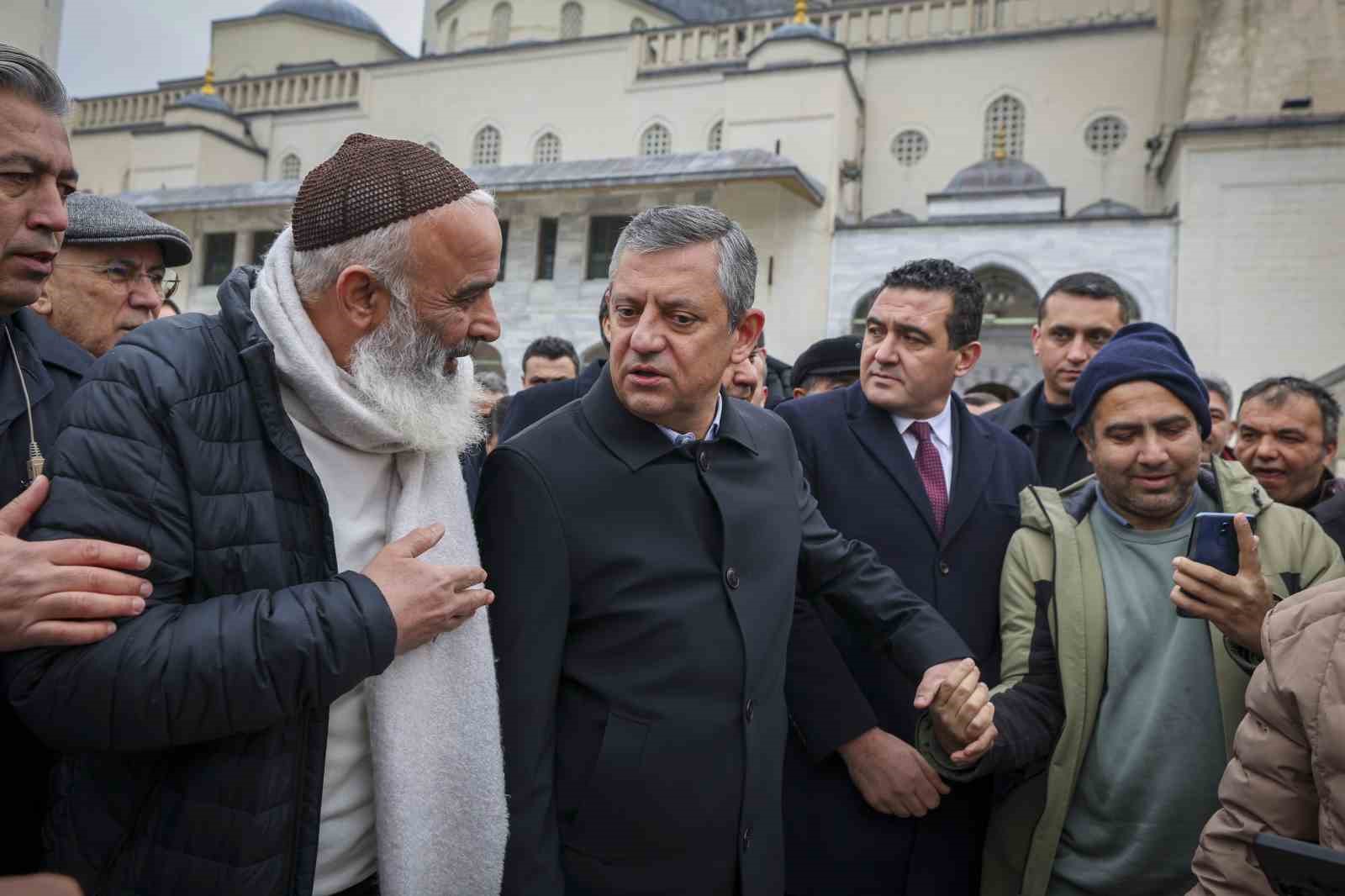 CHP Genel Başkanı Özel: "Ülkenin ana gündemi emeklinin sesinin duyurulmasıdır"
