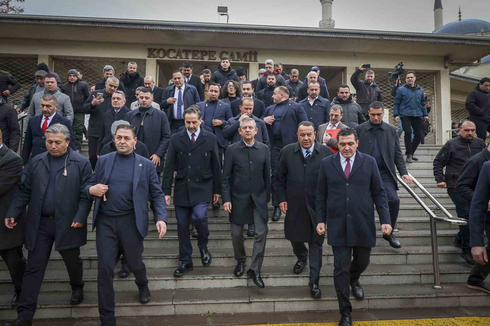 CHP Genel Başkanı Özel: "Ülkenin ana gündemi emeklinin sesinin duyurulmasıdır"
