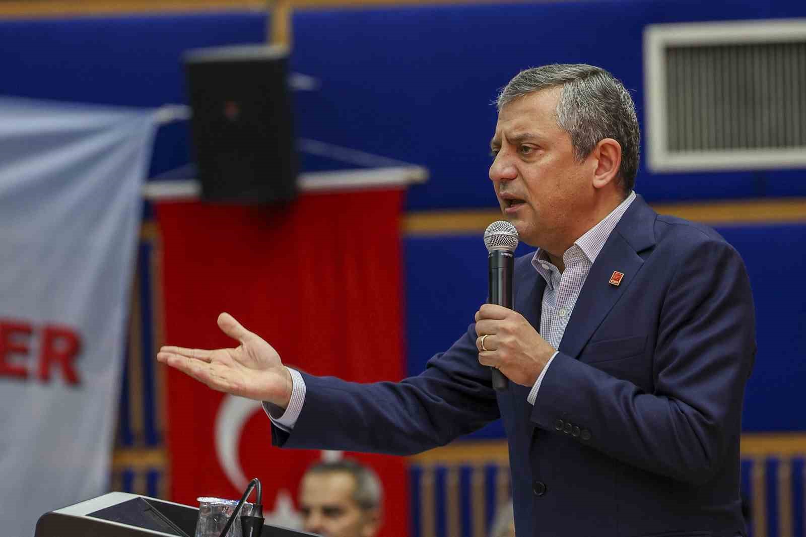 CHP Genel Başkanı Özel: "Ülkenin ana gündemi emeklinin sesinin duyurulmasıdır"
