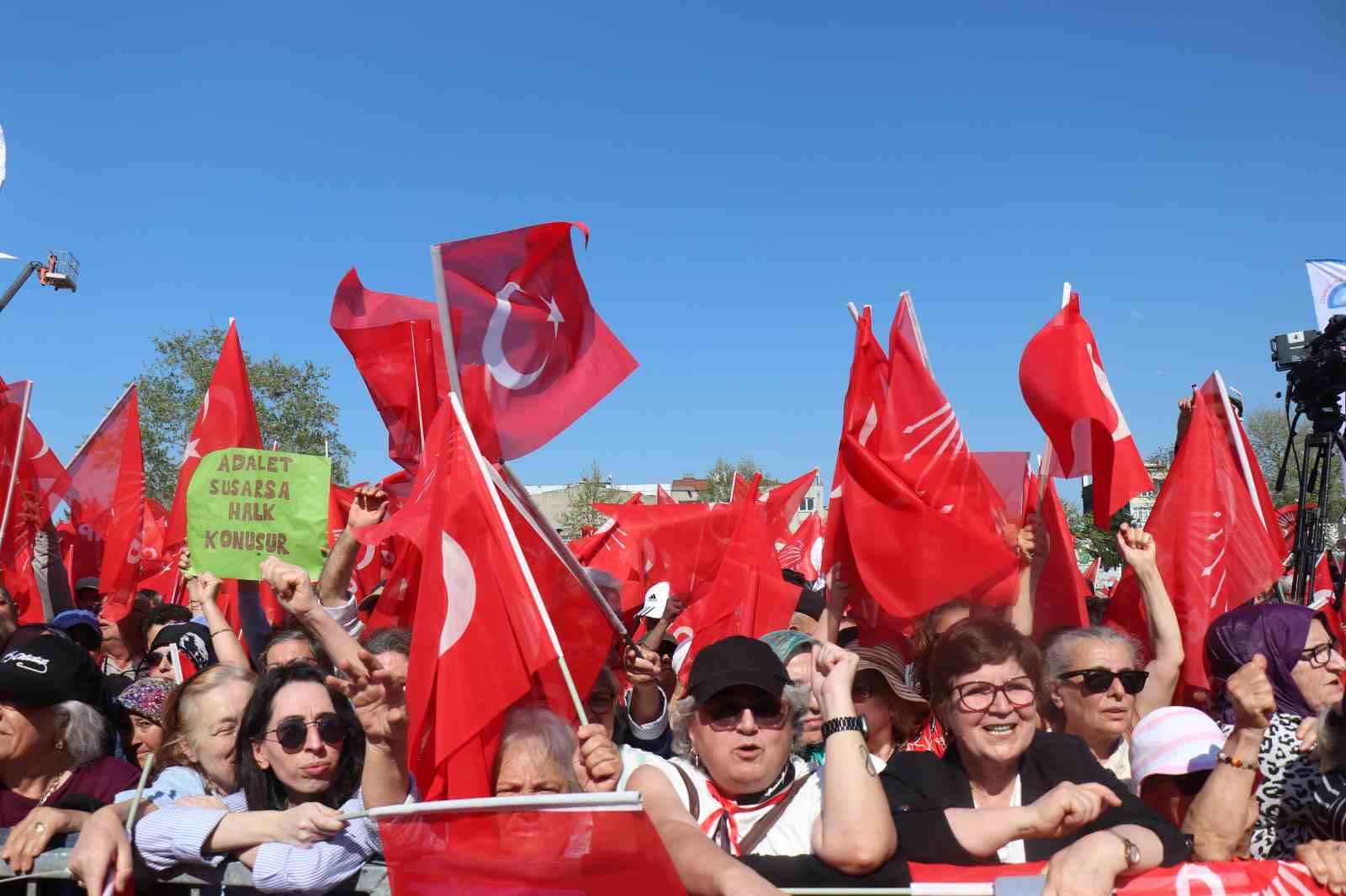 CHP Genel Başkanı Özel: "Ülkeyi düze çıkartmak için üstümüze ne düşerse yaparız, kendimizden eminiz"
