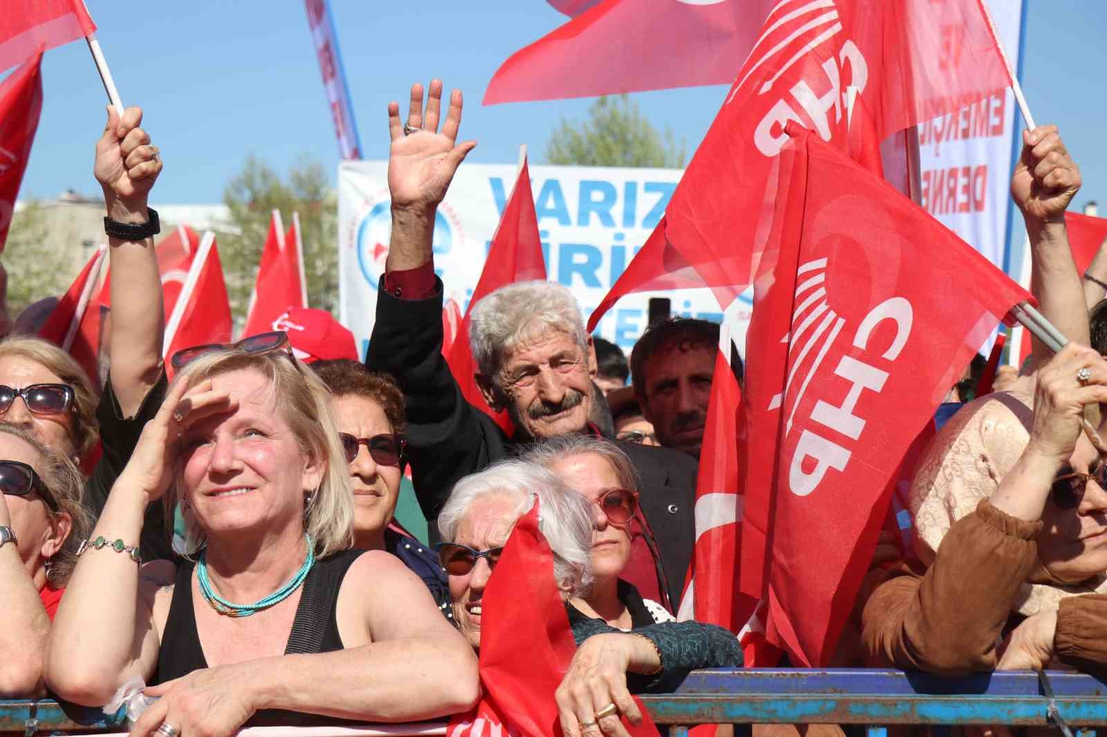 CHP Genel Başkanı Özel: "Ülkeyi düze çıkartmak için üstümüze ne düşerse yaparız, kendimizden eminiz"
