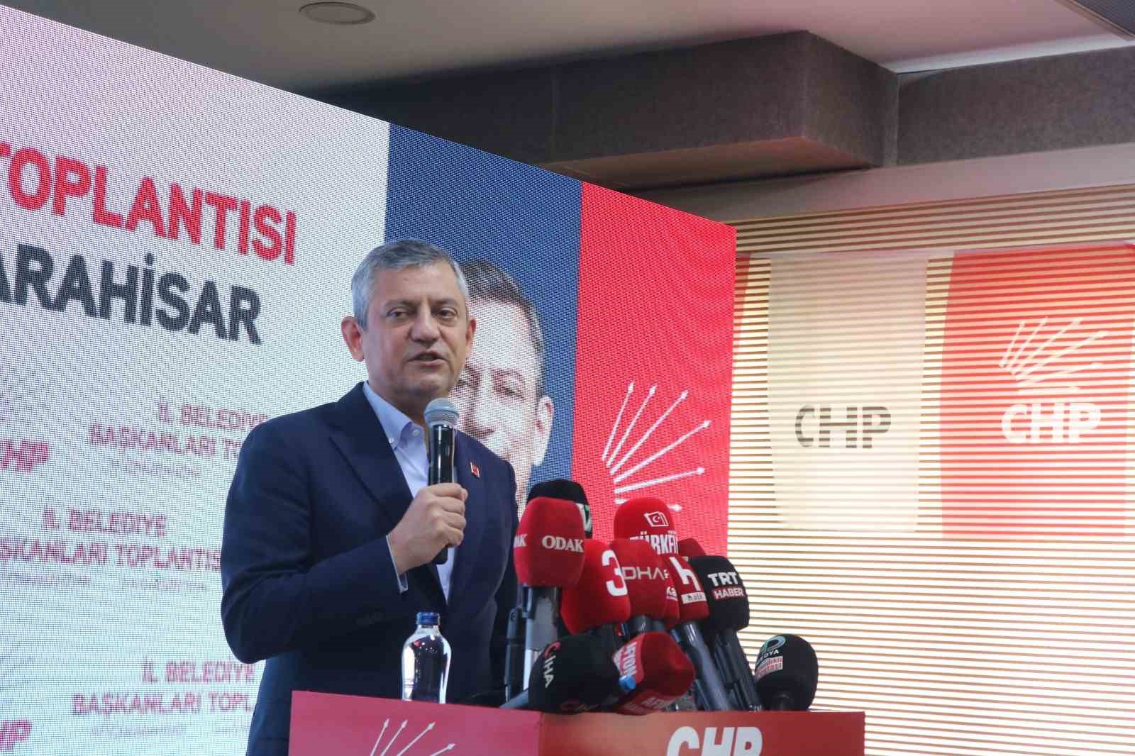 CHP Genel Başkanı Özgür Özel, Özkan Yalım’ın çekilen görüntüleri üzerinden iktidara yüklendi:
CHP Genel Başkanı Özgür Özel, Özkan Yalım’ın çekilen görüntüleri üzerinden iktidara yüklendi: