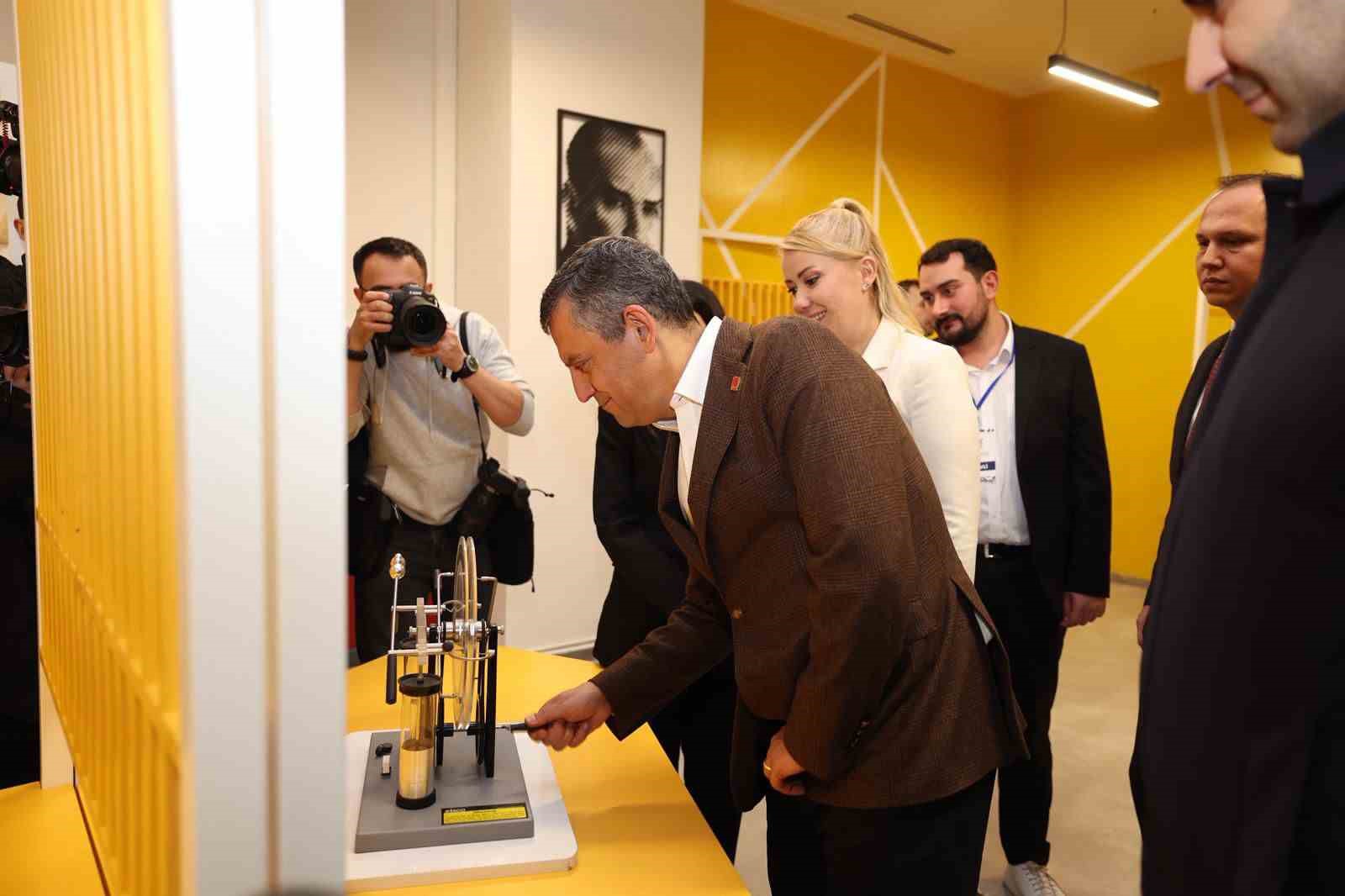 CHP Genel Başkanı Özgür Özel’den Başkan Doğana övgü dolu sözler
CHP Genel Başkanı Özgür Özel’den Başkan Doğana övgü dolu sözler