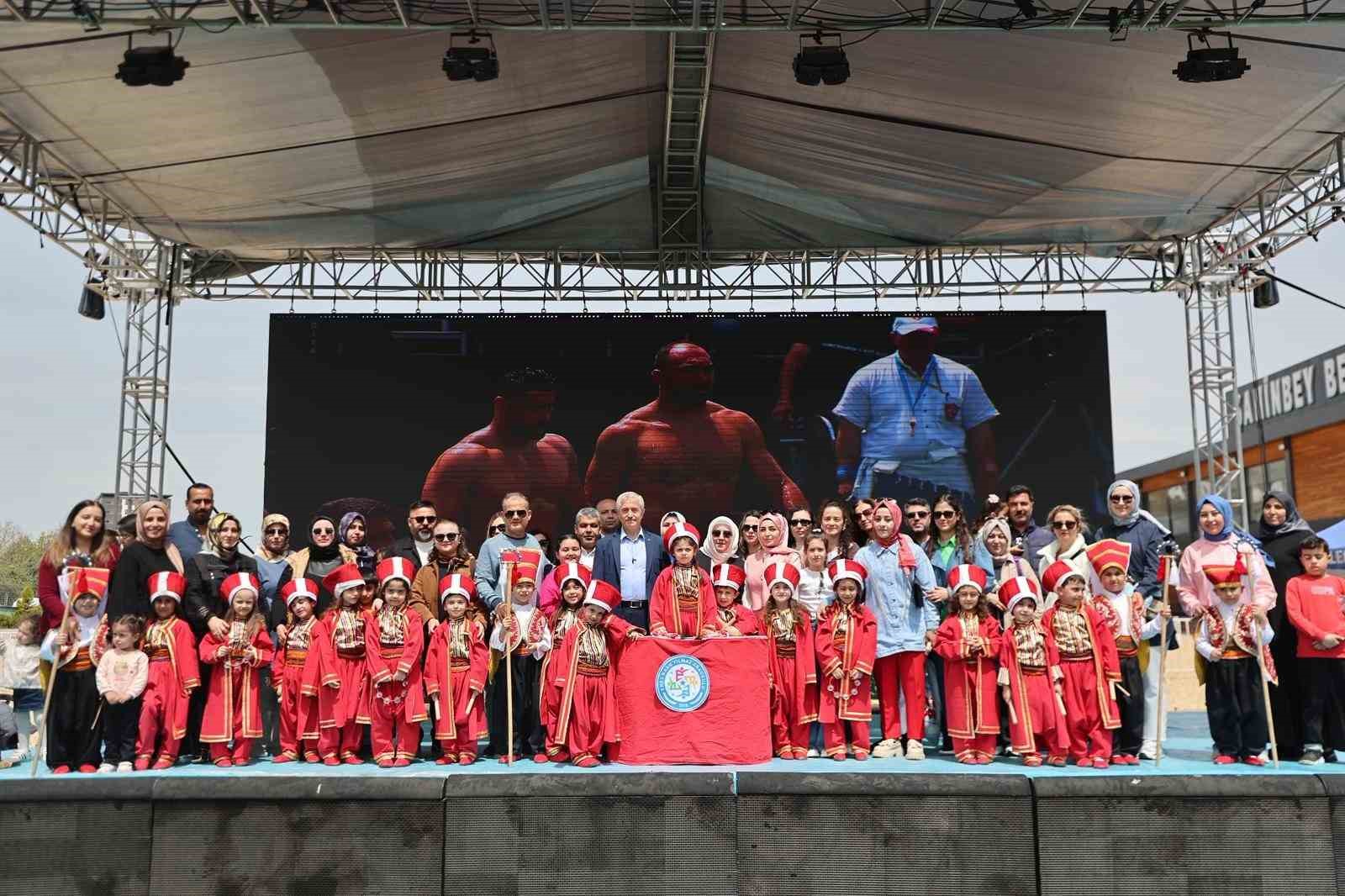 CHP’lilerin sırt döndüğü çocuklar er meydanına çıktı
