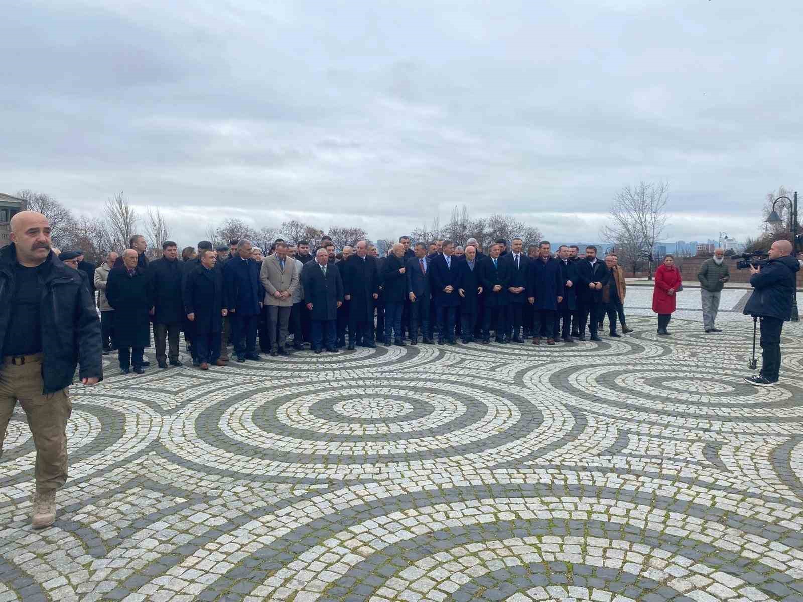 CHP’nin eski Genel Başkanı Deniz Baykal mezarı başında anıldı
