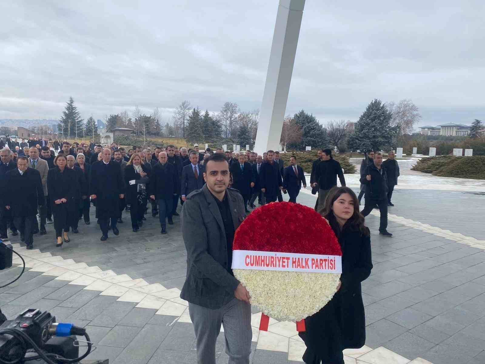 CHP’nin eski Genel Başkanı Deniz Baykal mezarı başında anıldı
