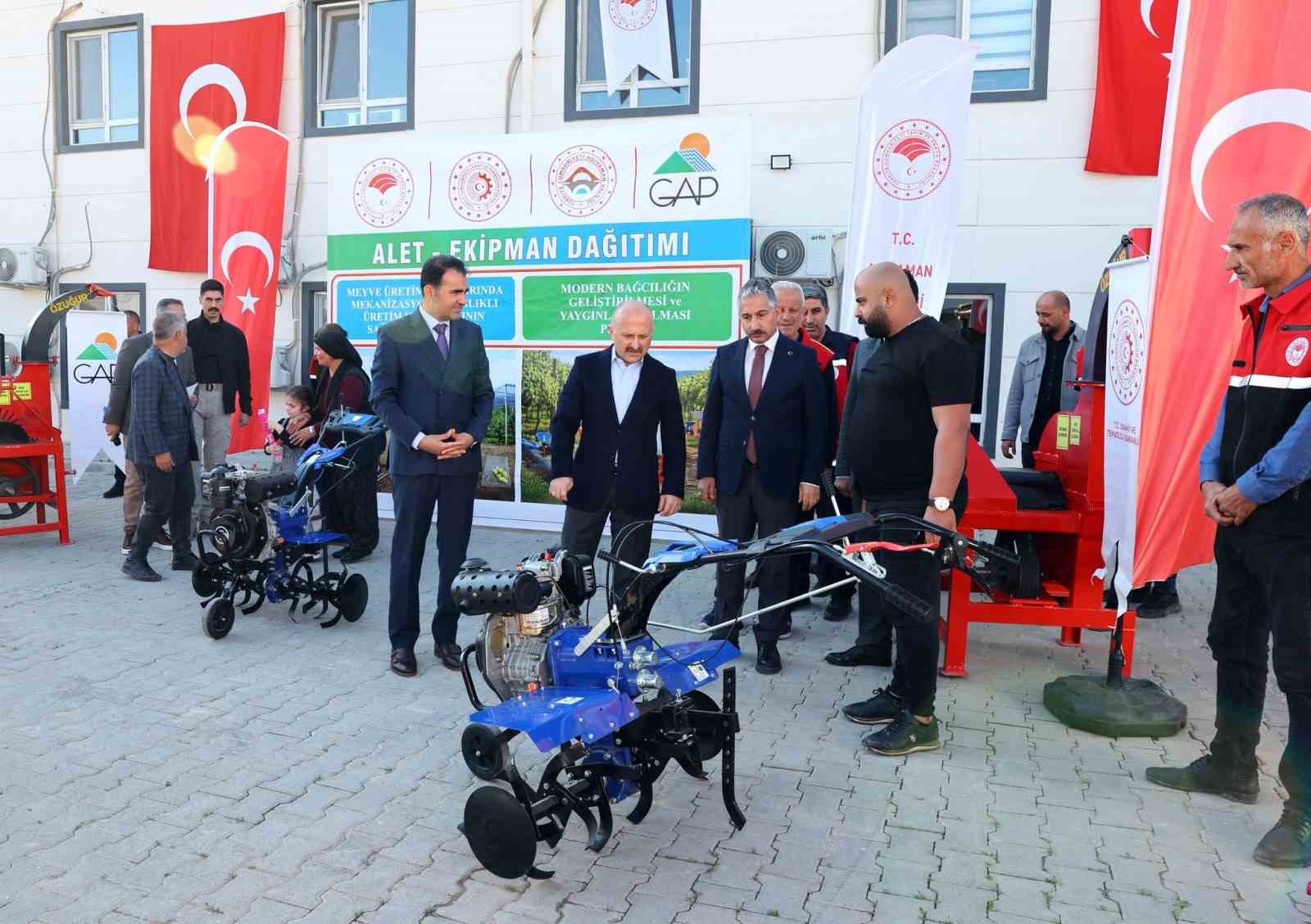 Çiftçilere zirai alet ve ekipman dağıtıldı
