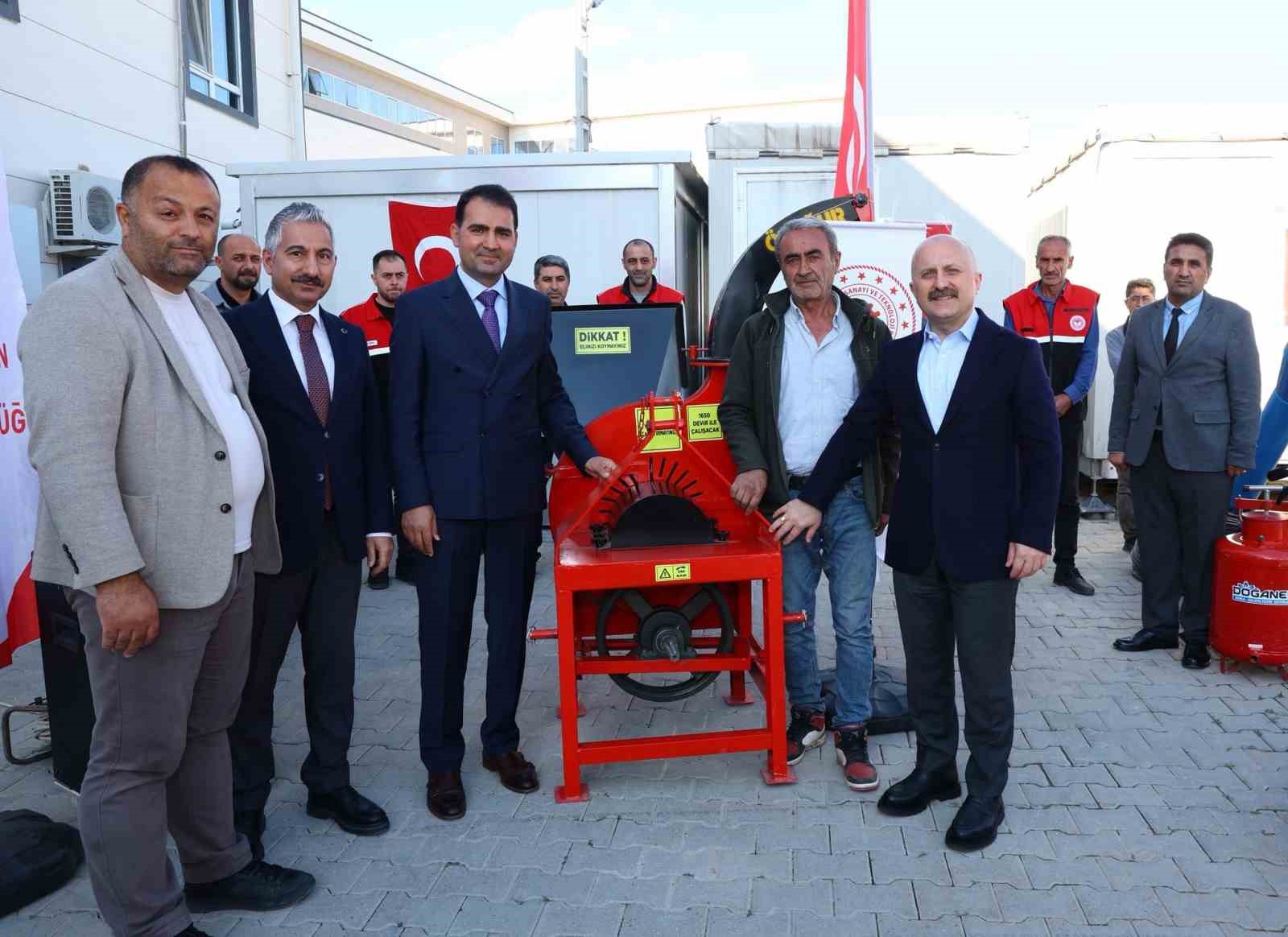 Çiftçilere zirai alet ve ekipman dağıtıldı
