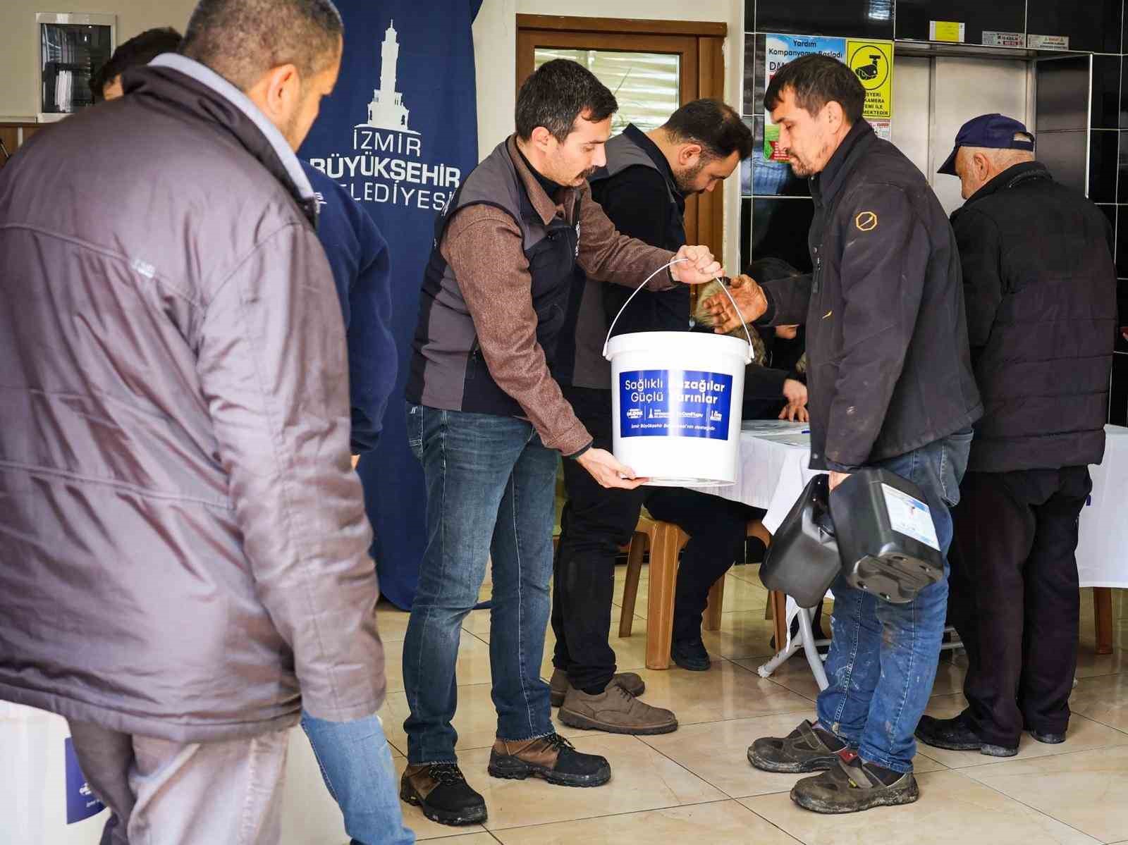 Çiftçiye buzağı kiti ve dezenfektan desteği
Çiftçiye buzağı kiti ve dezenfektan desteği