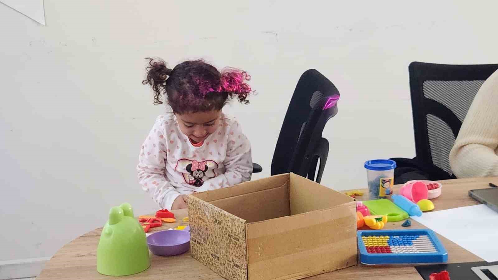 Çiftler saygılı bir evliliğe, aileler çocuklarını görmeye ve duymaya hazırlanıyor
