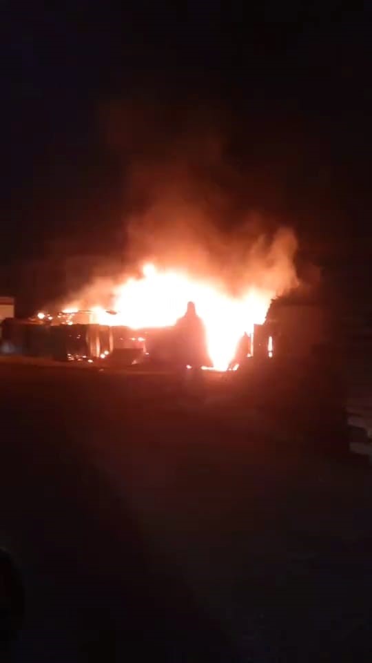 Çiftlik, alevlere teslim oldu
