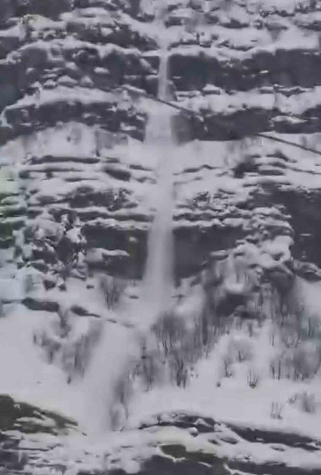 Çığ düşme anı kamerada
