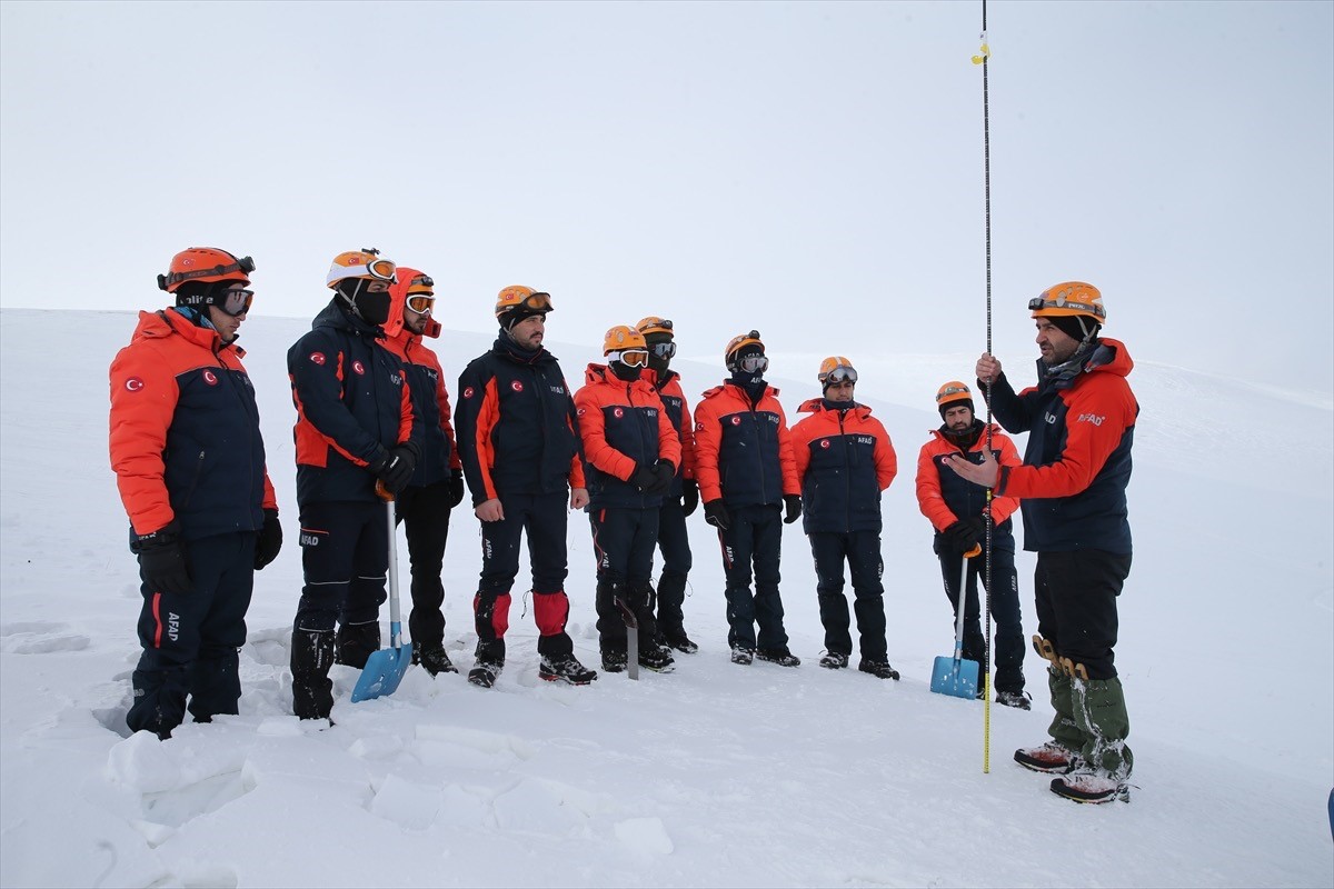 Çığ riskine karşı bölgesel AFAD eğitimi Van’da başladı
