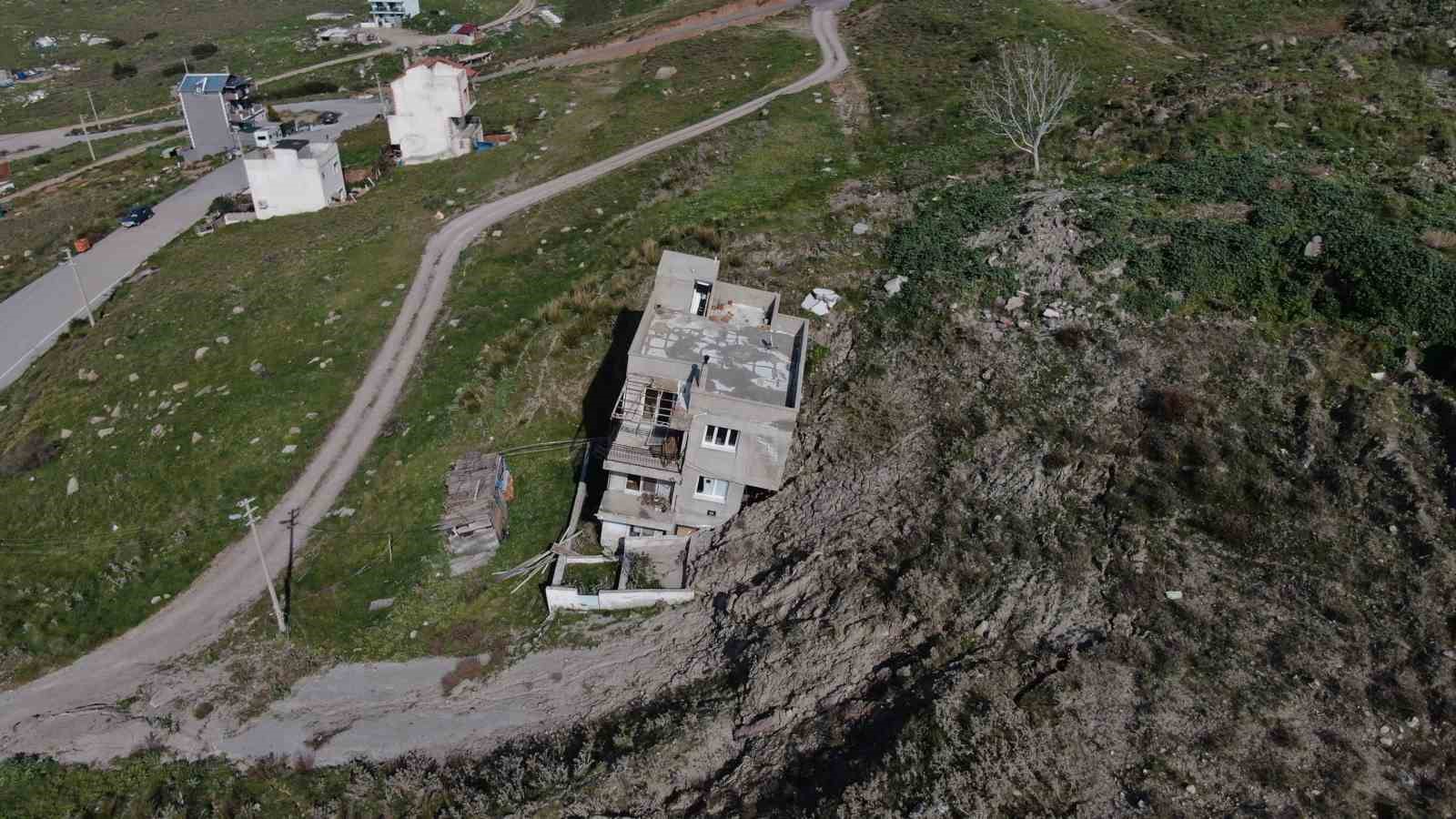 Çiğli’de çöp tesisinin neden olduğu heyelan mahalleyi yutuyor
