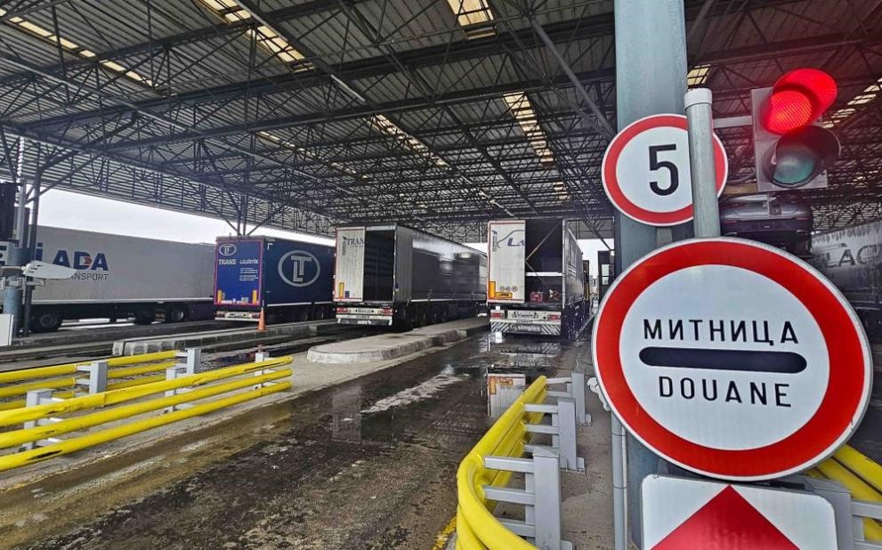 Çikolata  dolu çantadan 220 bin Euro çıktı
