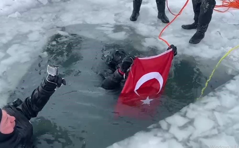 Çıldır Gölü’nde 6 Şubat depremi anısına dalış yaptılar
