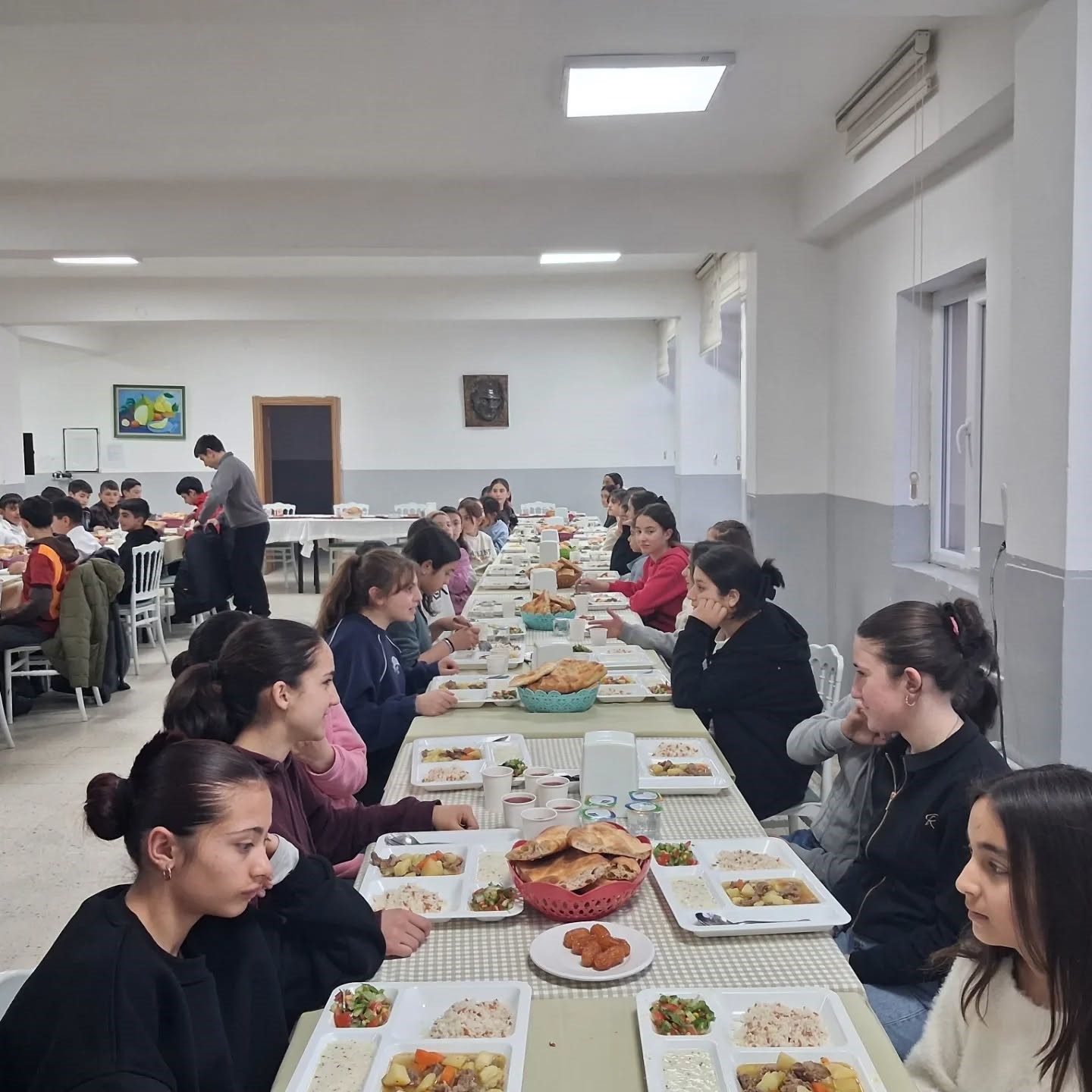 Çıldır Şehit Öğretmen Sezgin Yolcu Yatılı Bölge Ortaokulu’nda iftar buluşması
