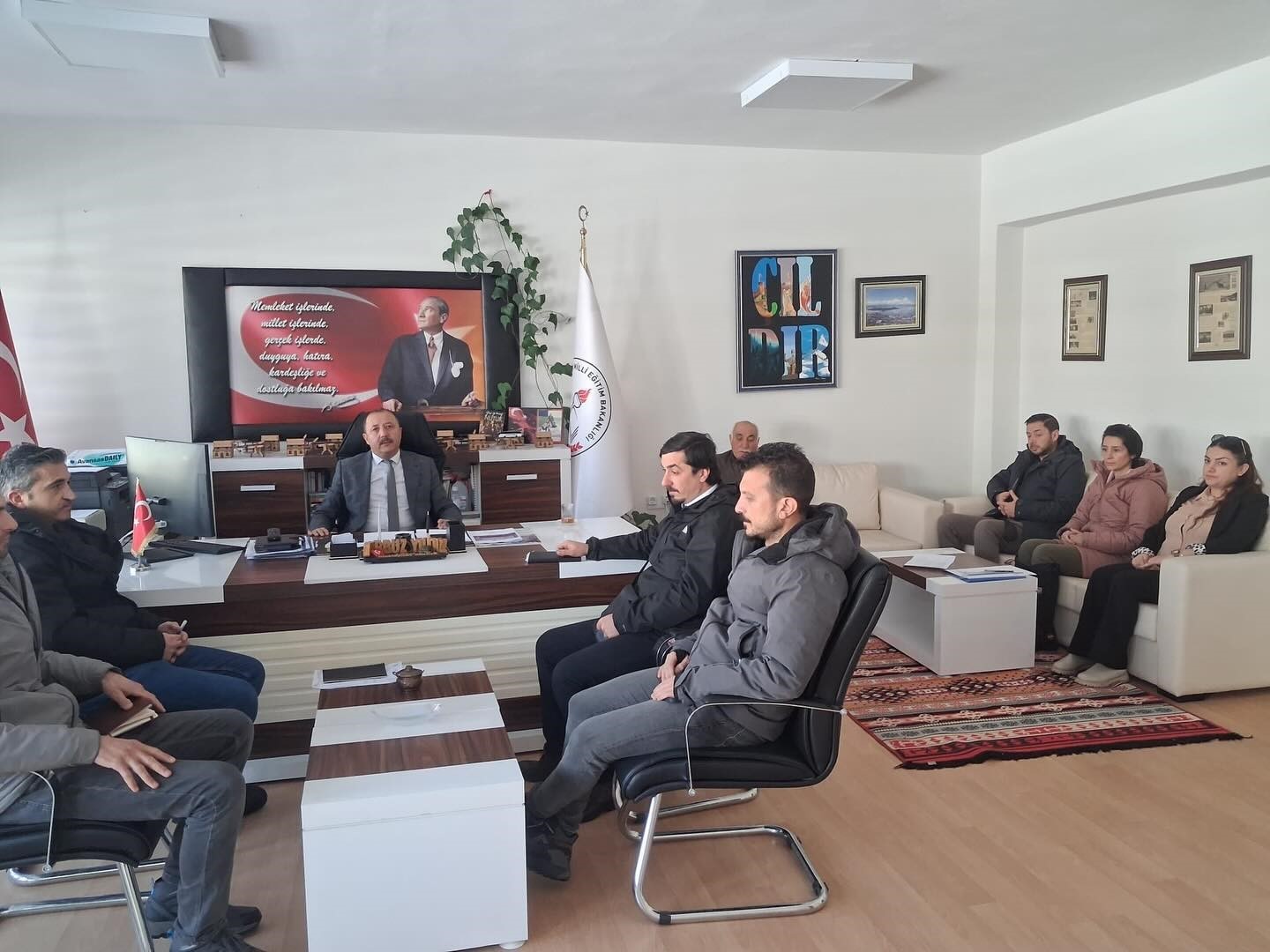 Çıldırda okul müdürleri toplandı
Çıldırda okul müdürleri toplandı