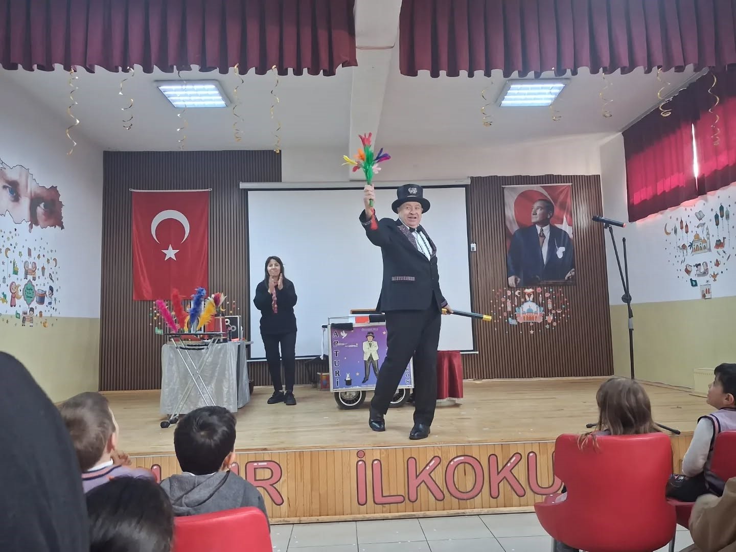 Çıldırlı çocuklara siharbaz sürprizi
