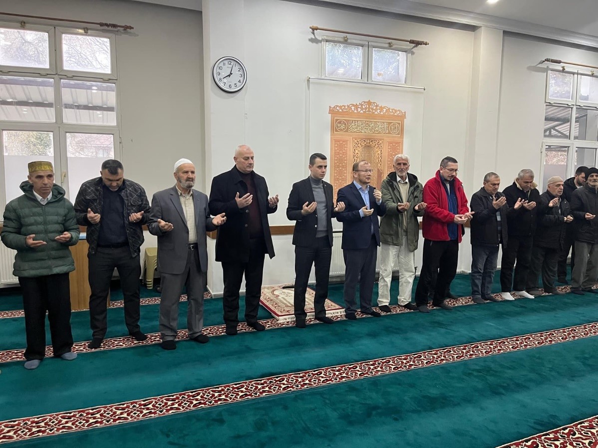 Çilimli’de bayram coşkusu yaşandı dualar edildi bayramlaşıldı
