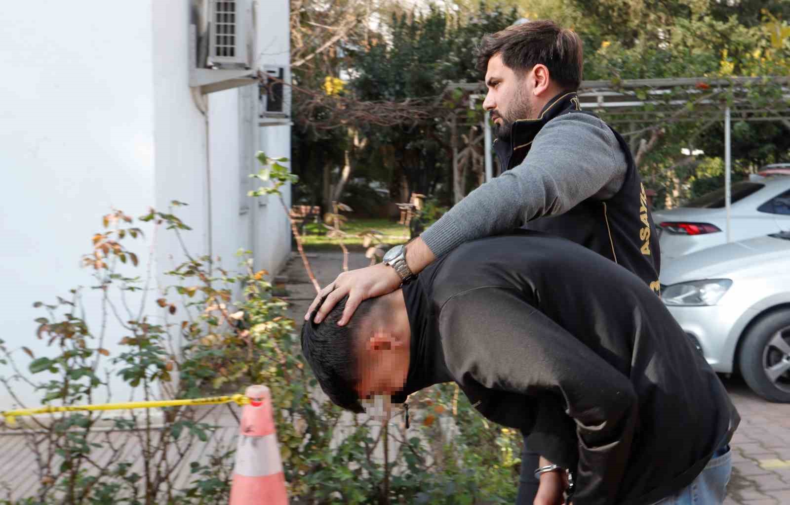 Cinayet davasında eşi öldürülen kadın: "Kızımı kaçırıp kapının önüne attılar"
Cinayet davasında eşi öldürülen kadın: "Kızımı kaçırıp kapının önüne attılar"