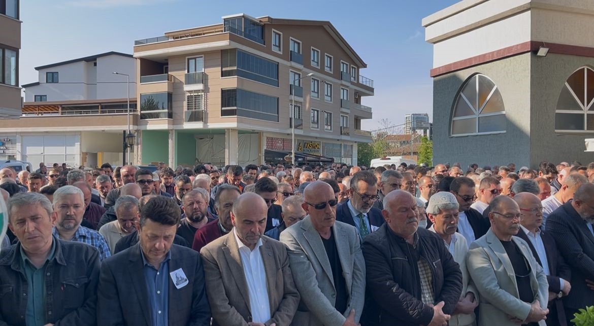 Cinayet kurbanı avukat Hatice Kocaefe duvağıyla son yolculuğuna uğurlandı
