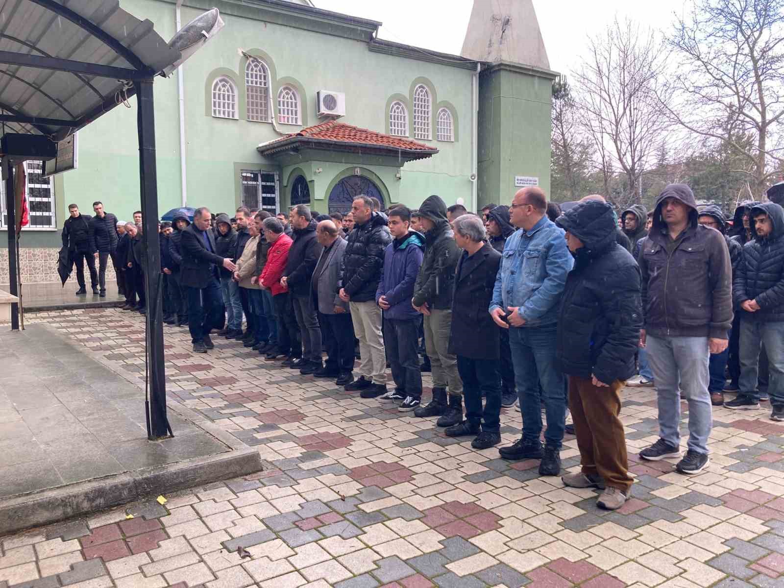 Cinayetle biten kavgada hayatını kaybeden polis memuru son yolculuğuna uğurlandı
