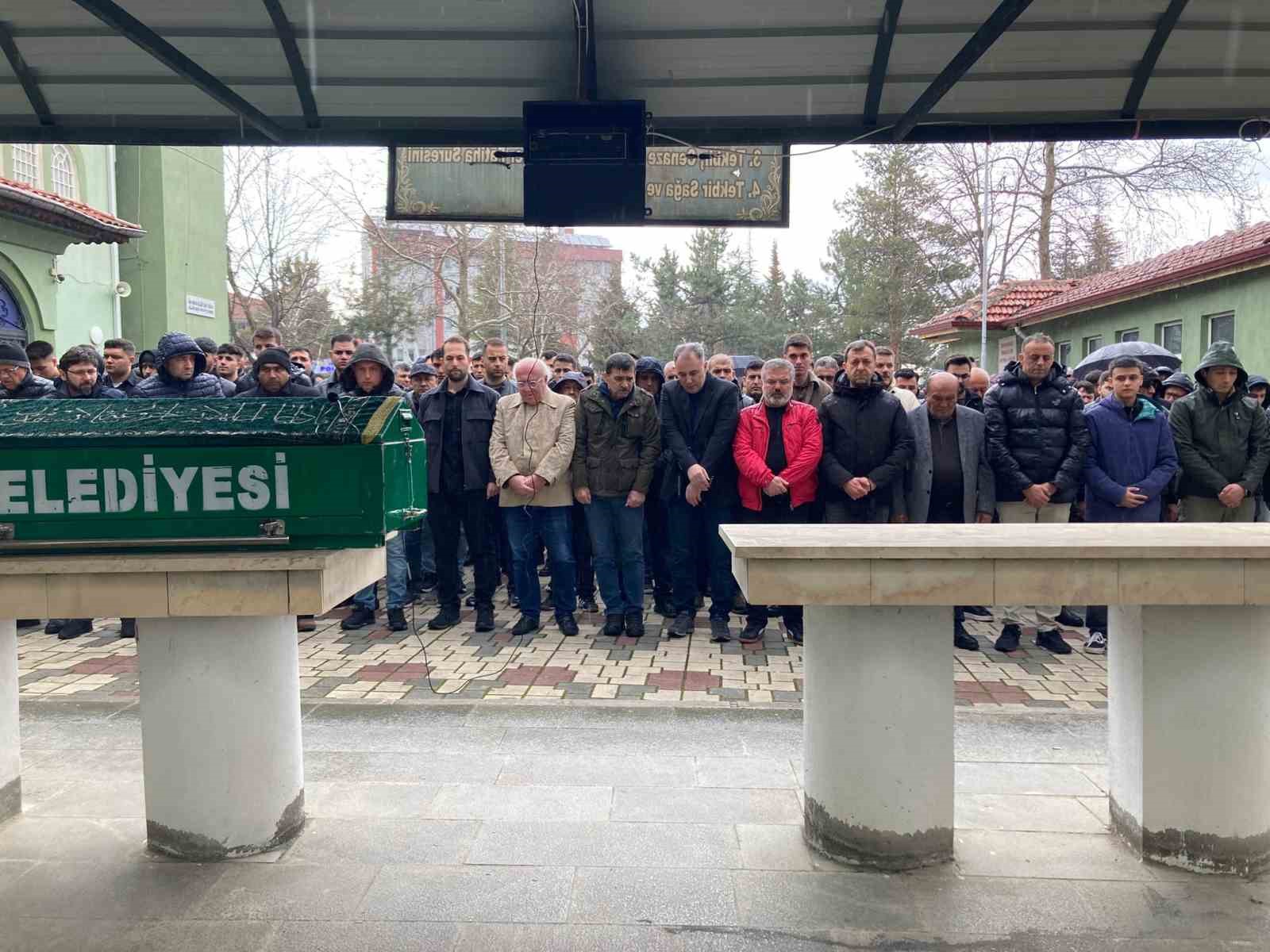 Cinayetle biten kavgada hayatını kaybeden polis memuru son yolculuğuna uğurlandı
