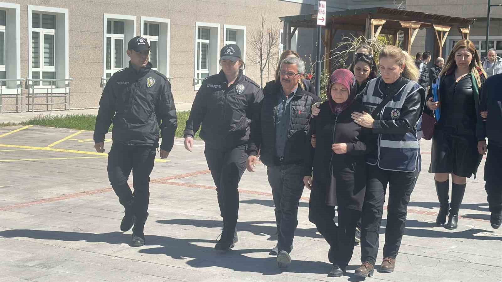 Cinayetle biten yasak ilişki davasında 2 sanığa ağırlaştırılmış müebbet
Cinayetle biten yasak ilişki davasında 2 sanığa ağırlaştırılmış müebbet