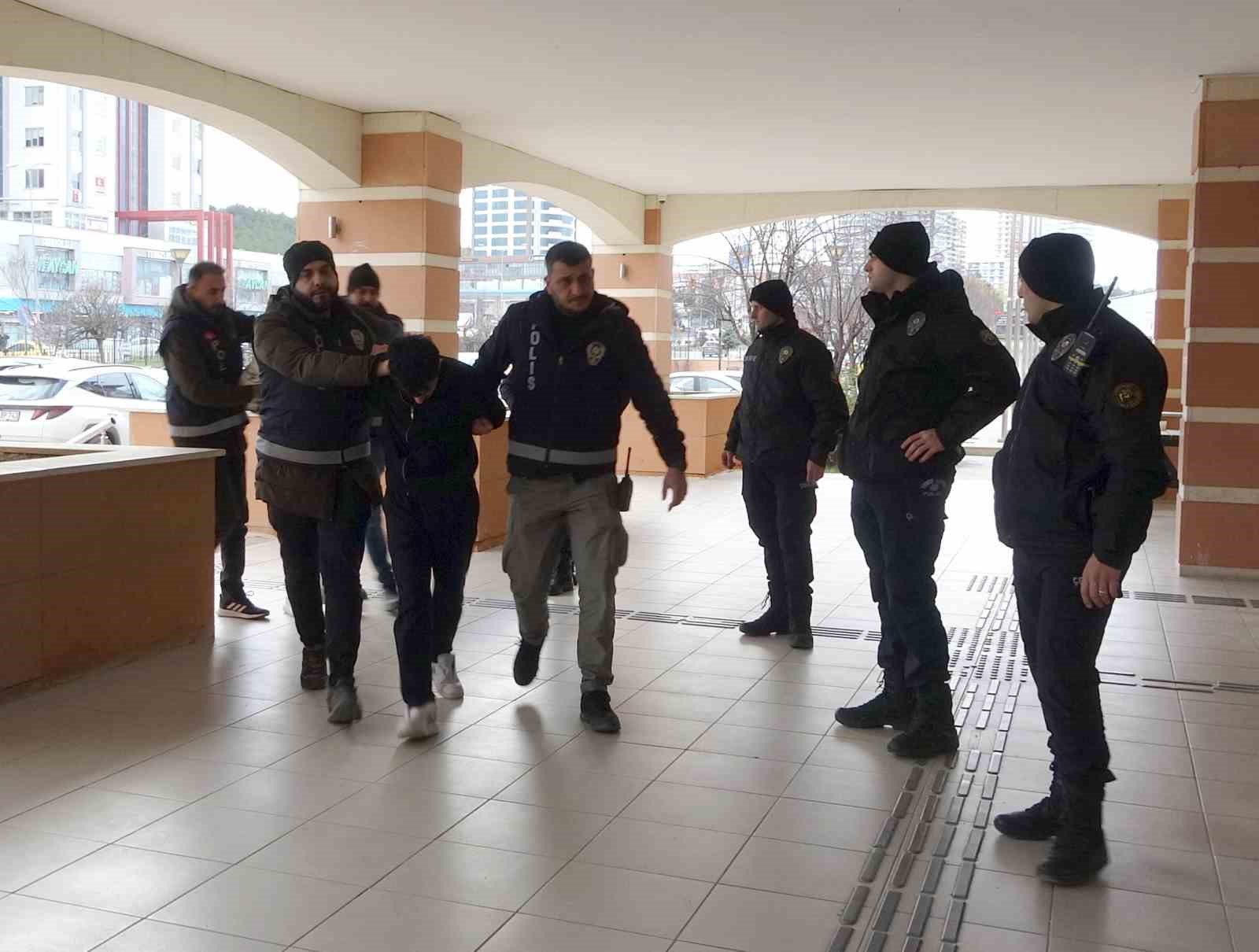 Cinayetle sonuçlanan kavganın sanıkları mahkemede aileye başsağlığı diledi
